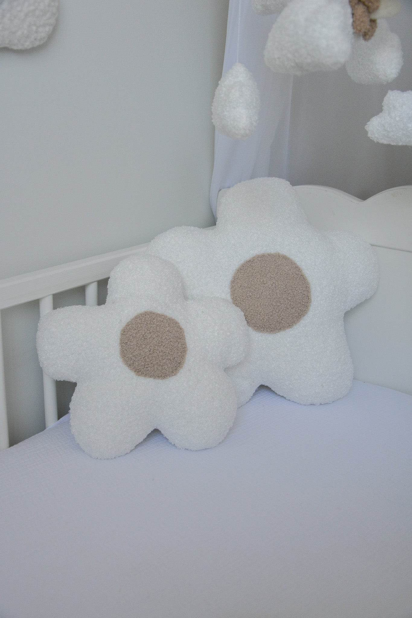 Boucle flower pillow - Minidreams Decor