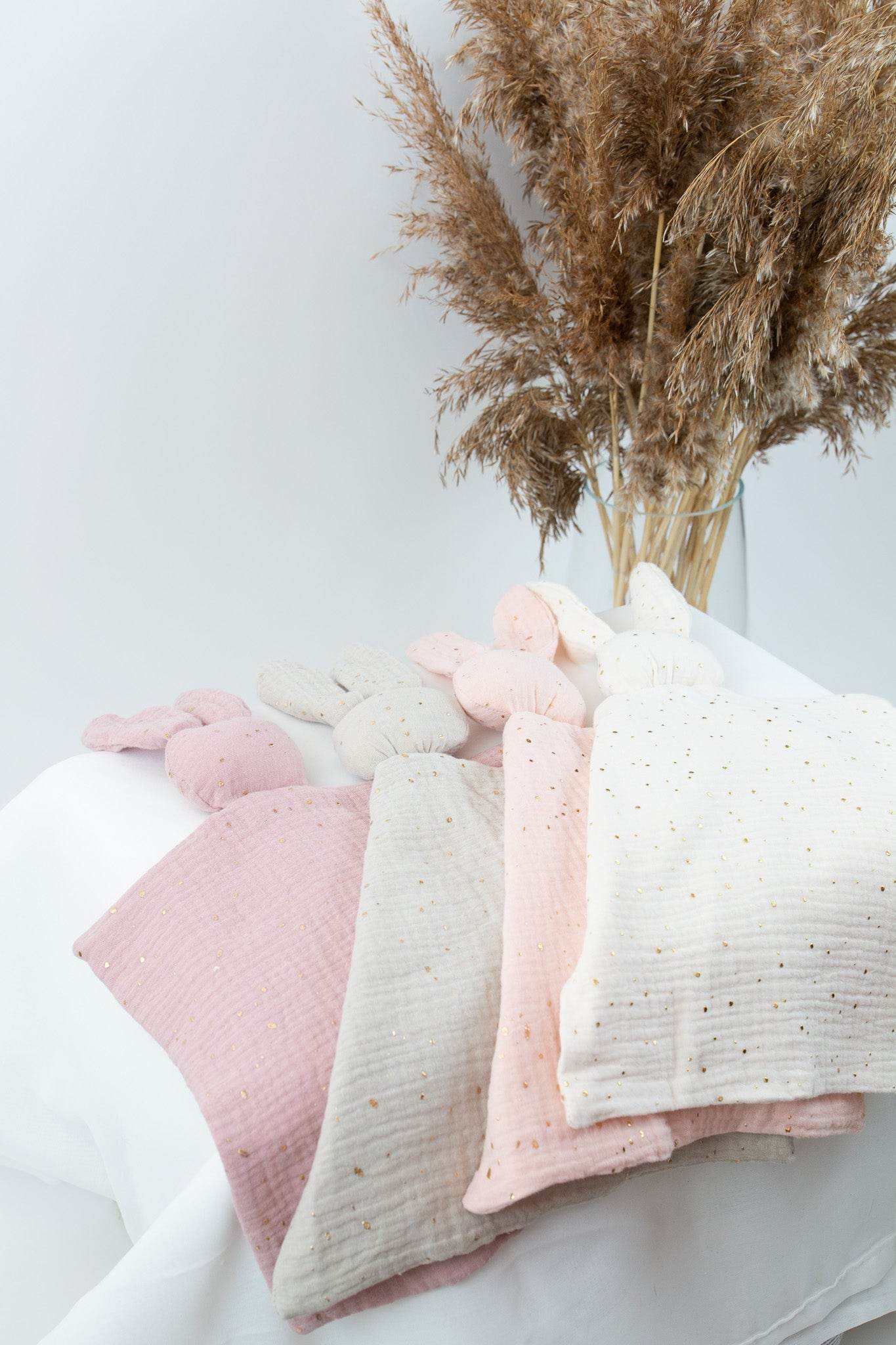 Muslin bunny cuddle blanket - Minidreams Decor