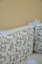White crib bumper with with leaves and yellow wedges - Minidreams Decor