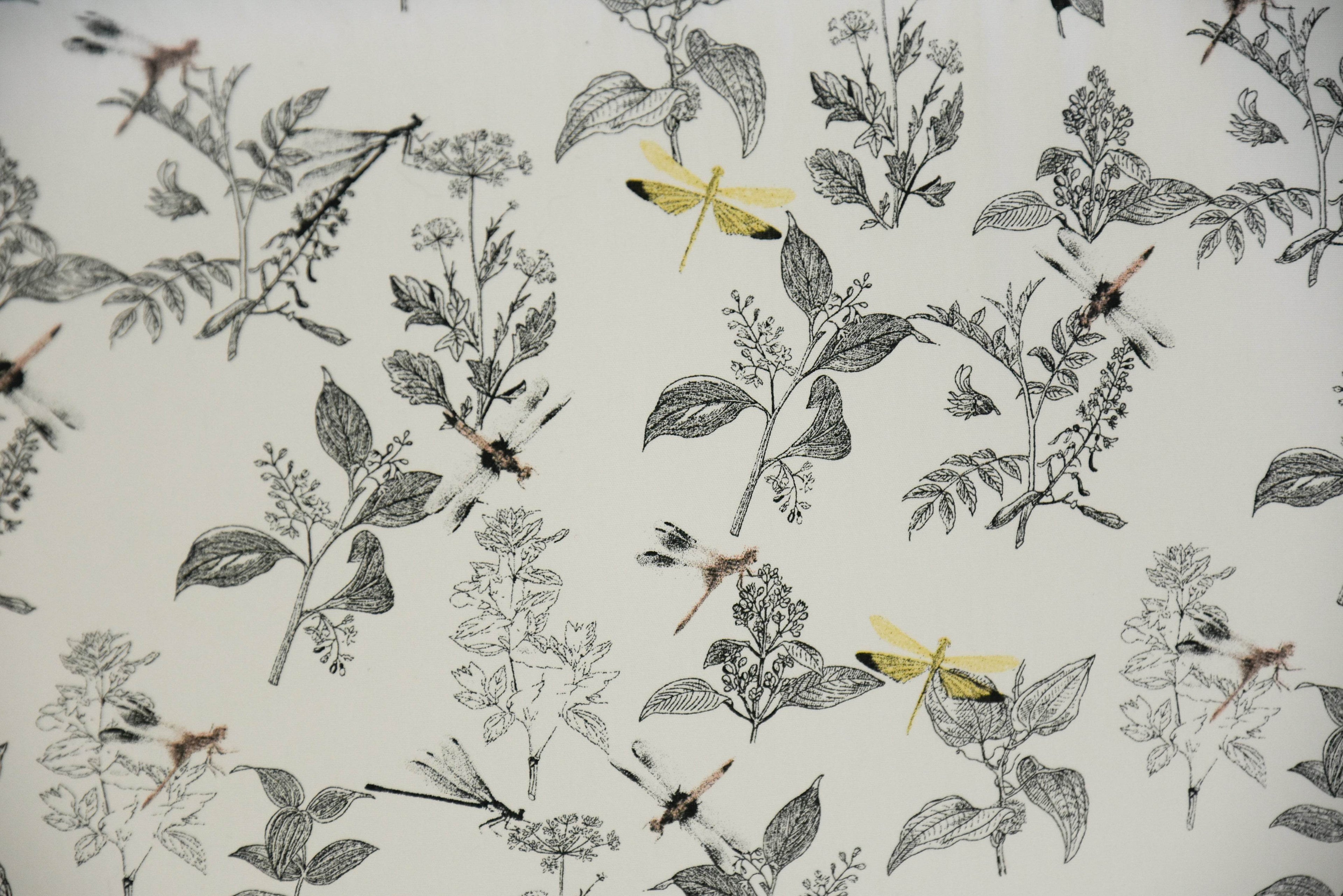 White crib bumper with with leaves and yellow wedges - Minidreams Decor