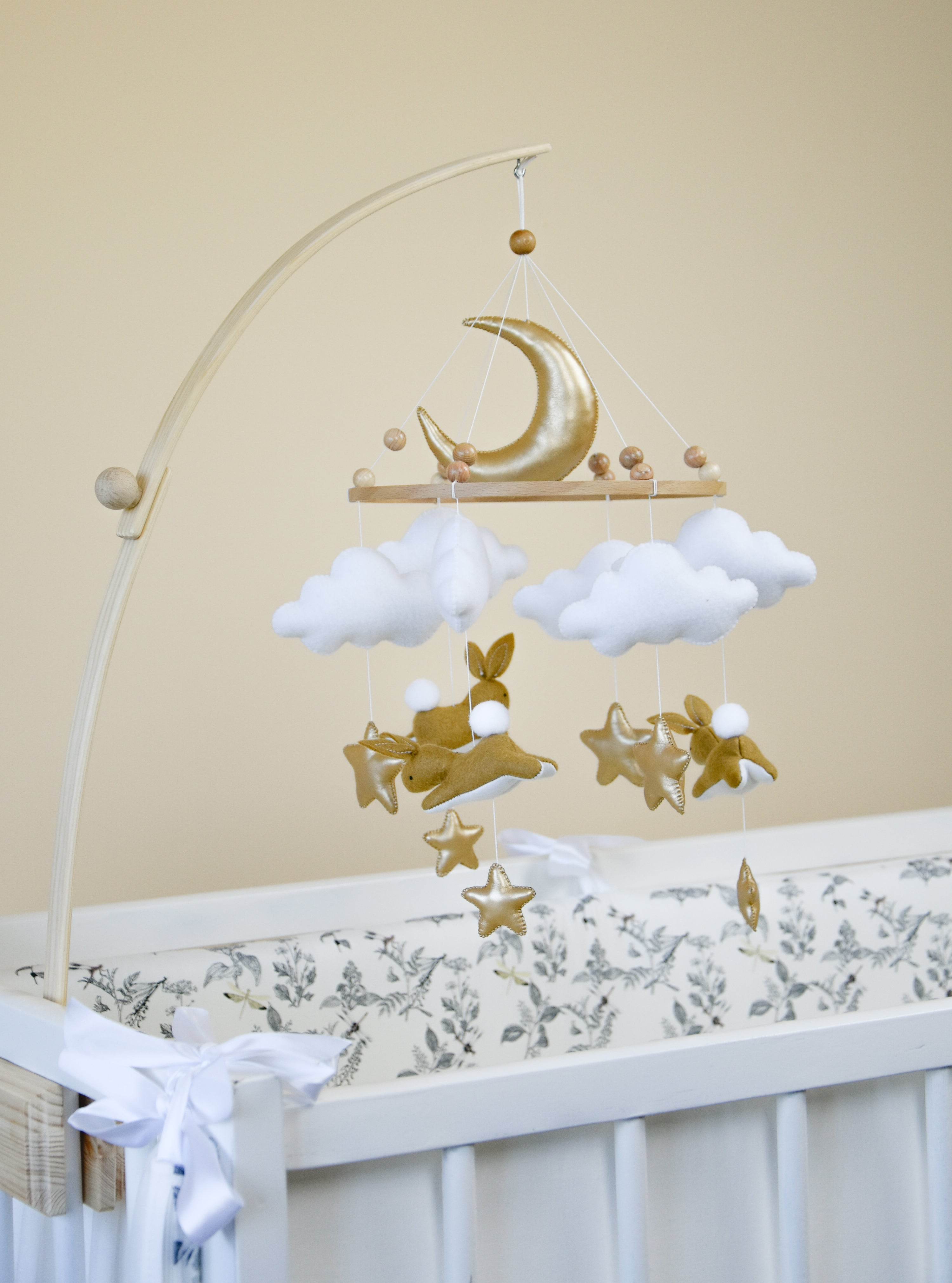 White crib bumper with with leaves and yellow wedges - Minidreams Decor
