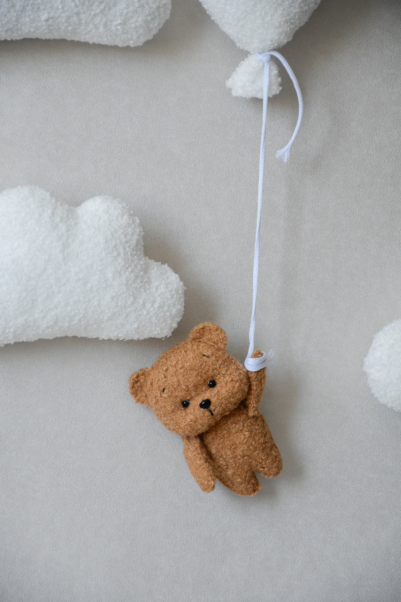Teddy Bear Hanging from Balloon Wall Decor set