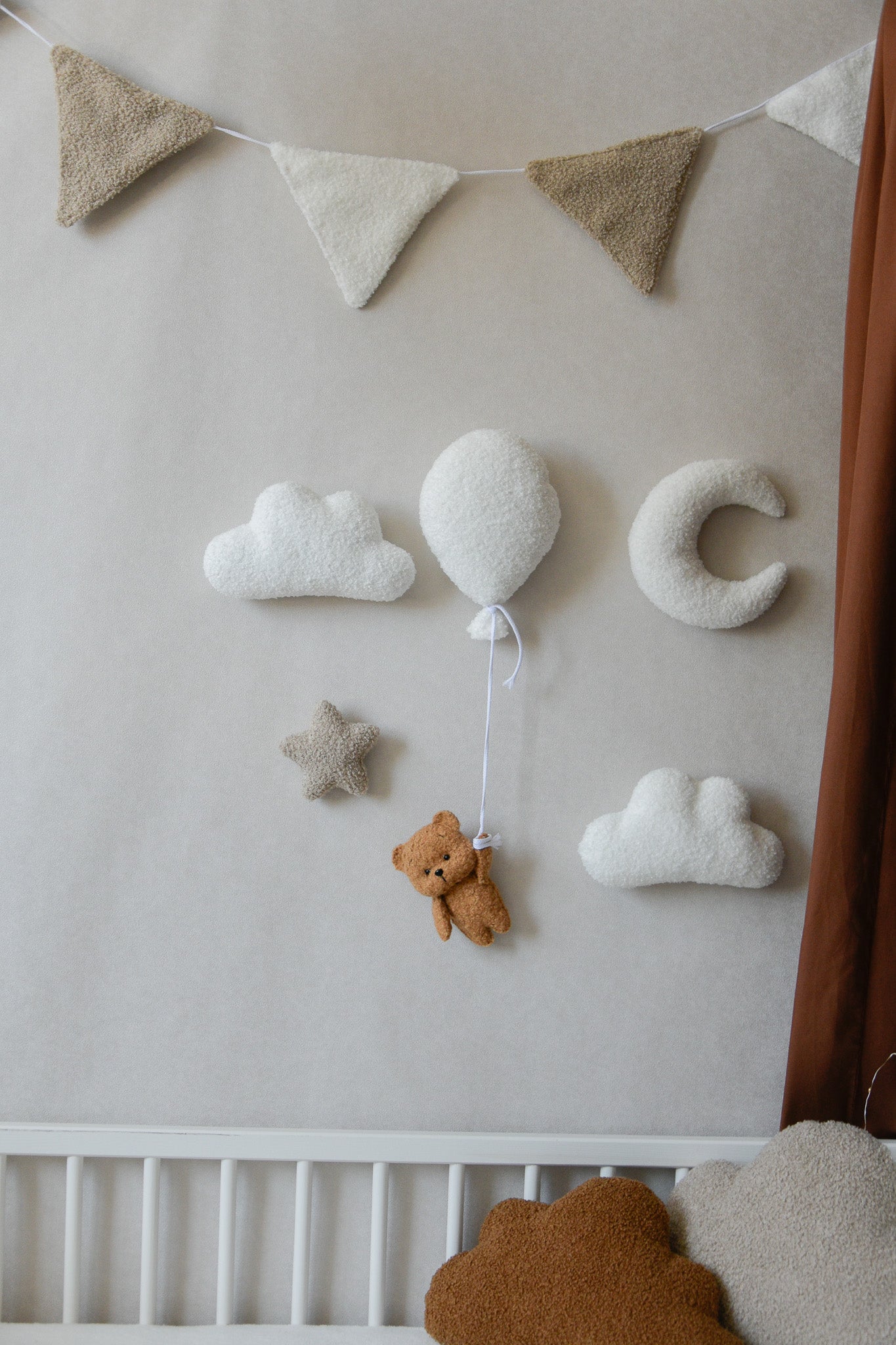 Teddy Bear Hanging from Balloon Wall Decor set