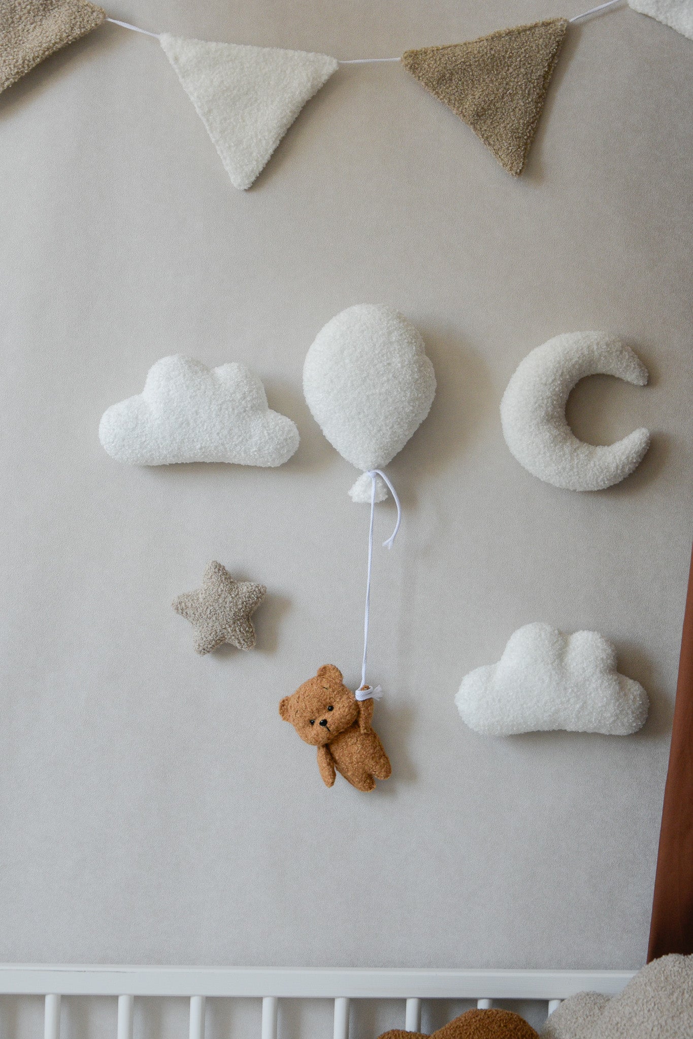 Teddy Bear Hanging from Balloon Wall Decor set