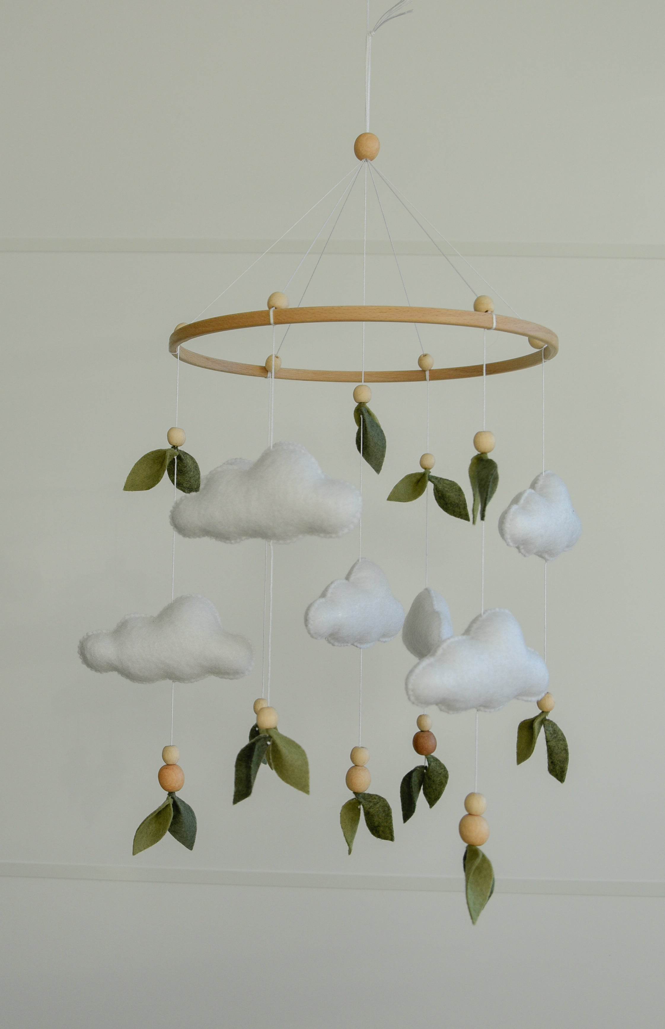 Floral mobile with leaves wooden beads and clouds - Minidreams Decor