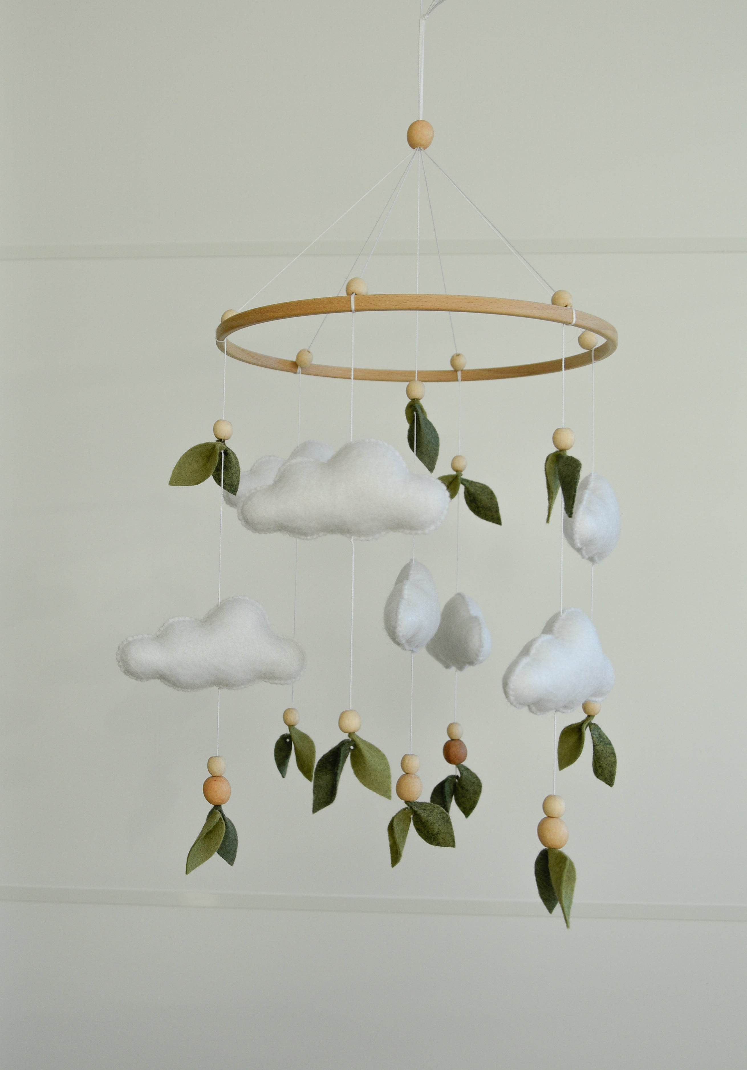 Floral mobile with leaves wooden beads and clouds - Minidreams Decor