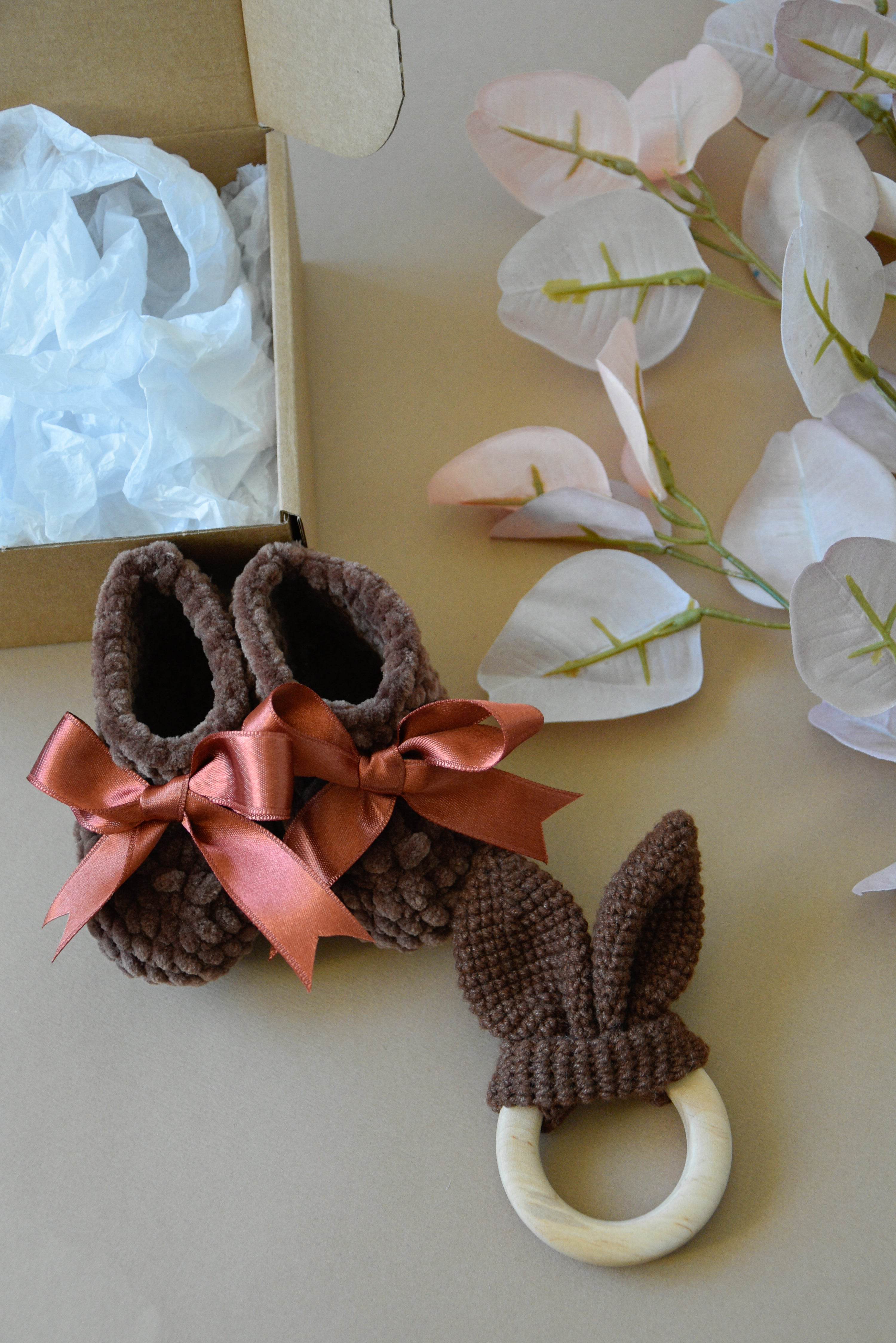 Baby Gift Box With Boots & Teether - Minidreams Decor