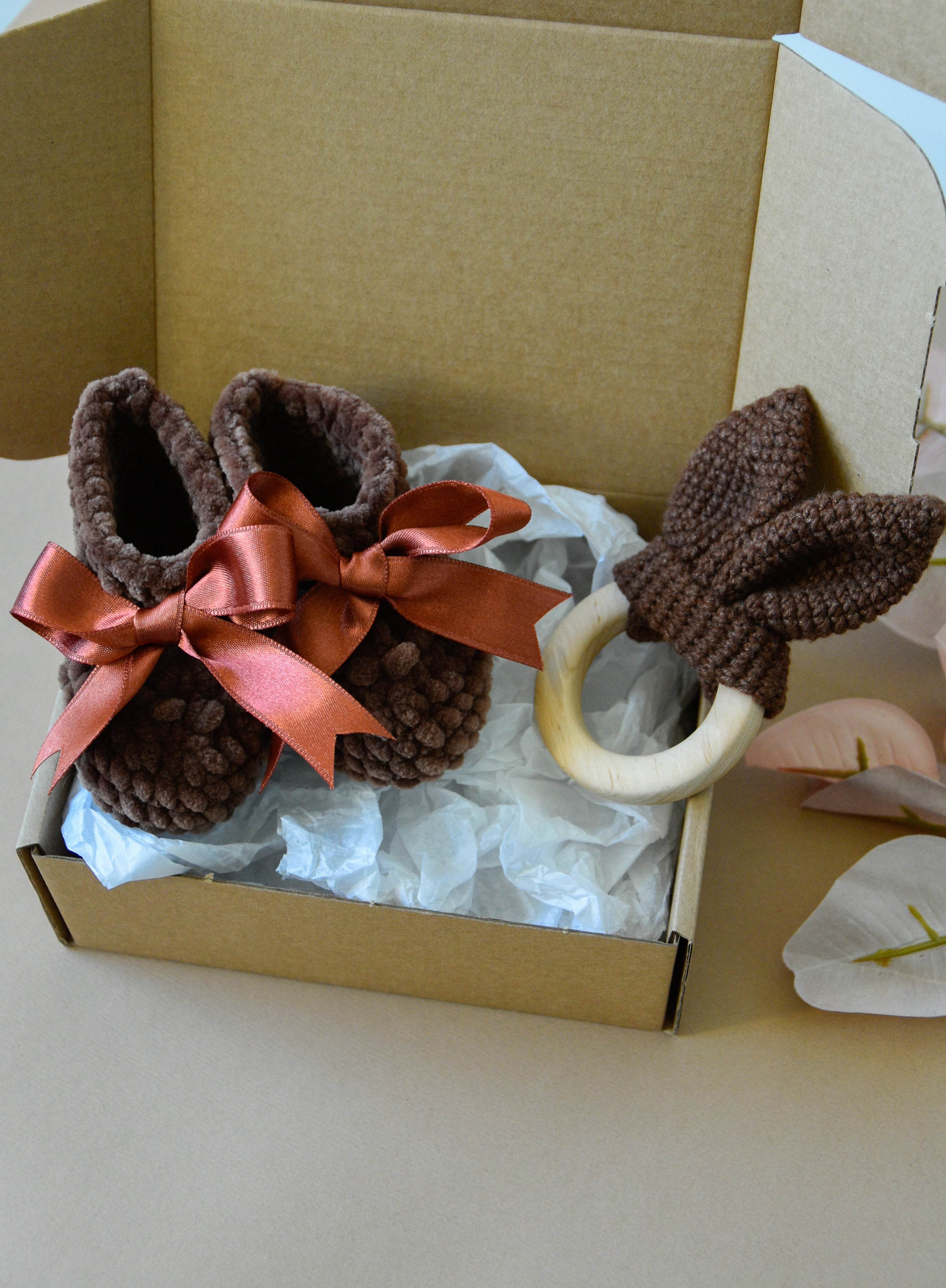 Baby Gift Box With Boots & Teether - Minidreams Decor