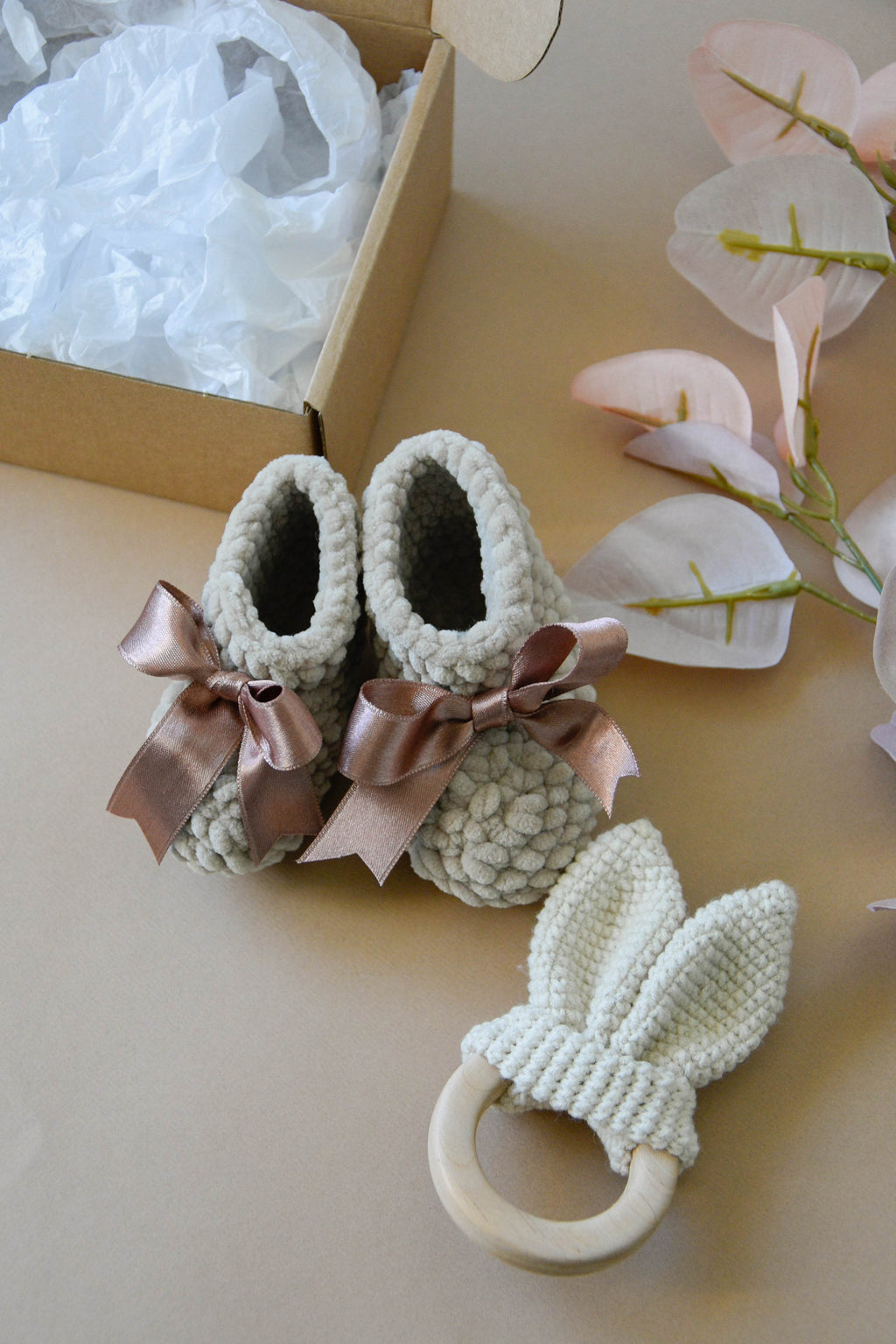 Baby Gift Box With Boots & Teether - Minidreams Decor