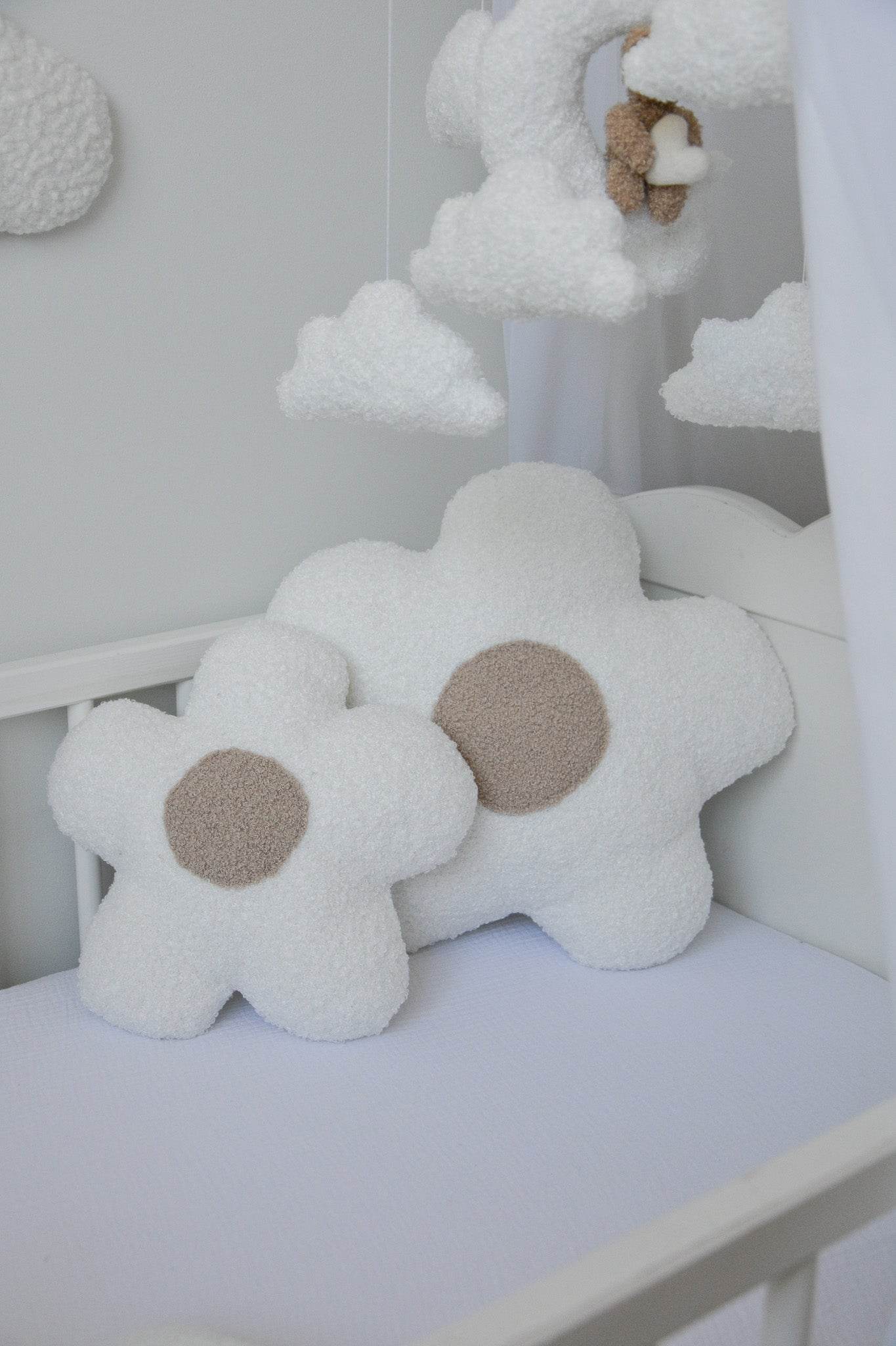Boucle flower pillow - Minidreams Decor