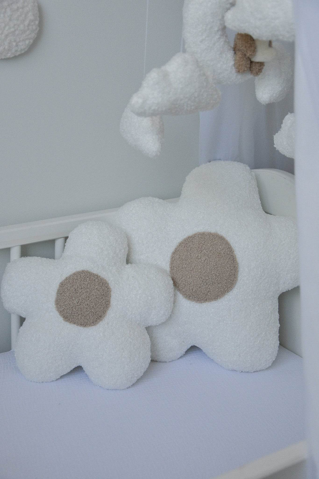 Boucle flower pillow - Minidreams Decor