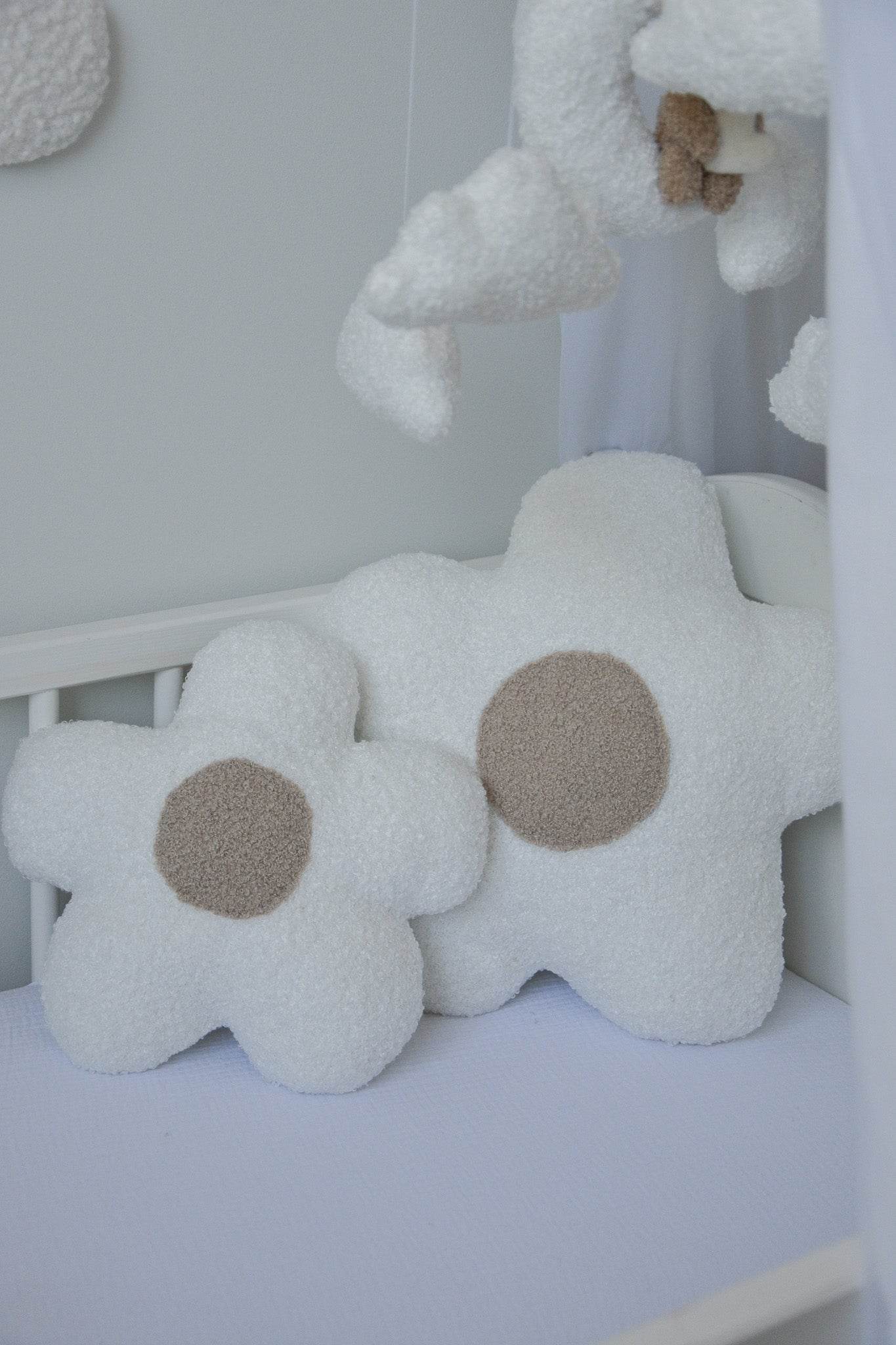 Boucle flower pillow - Minidreams Decor