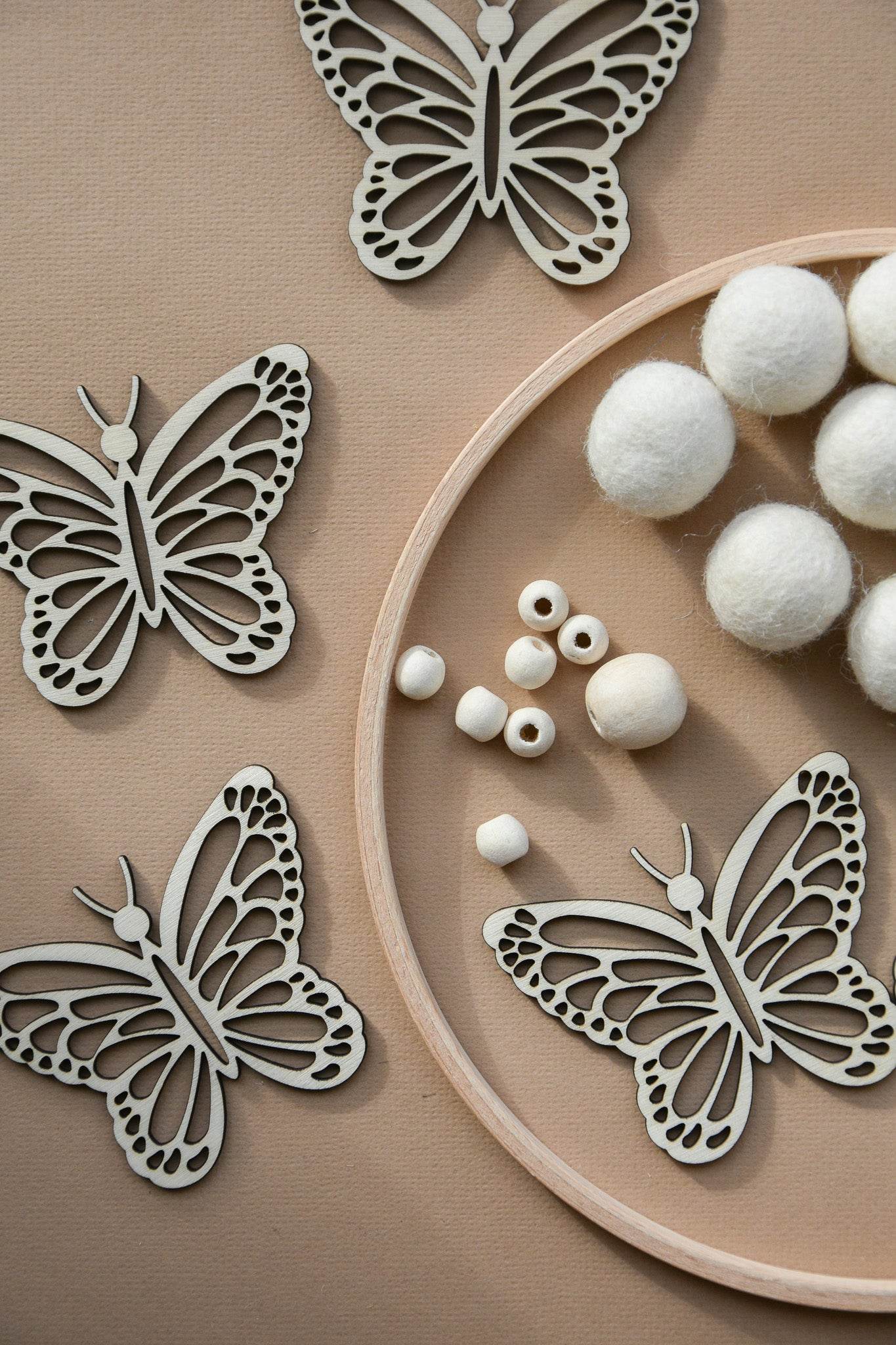 DIY Make your own butterflies baby mobile - Minidreams Decor