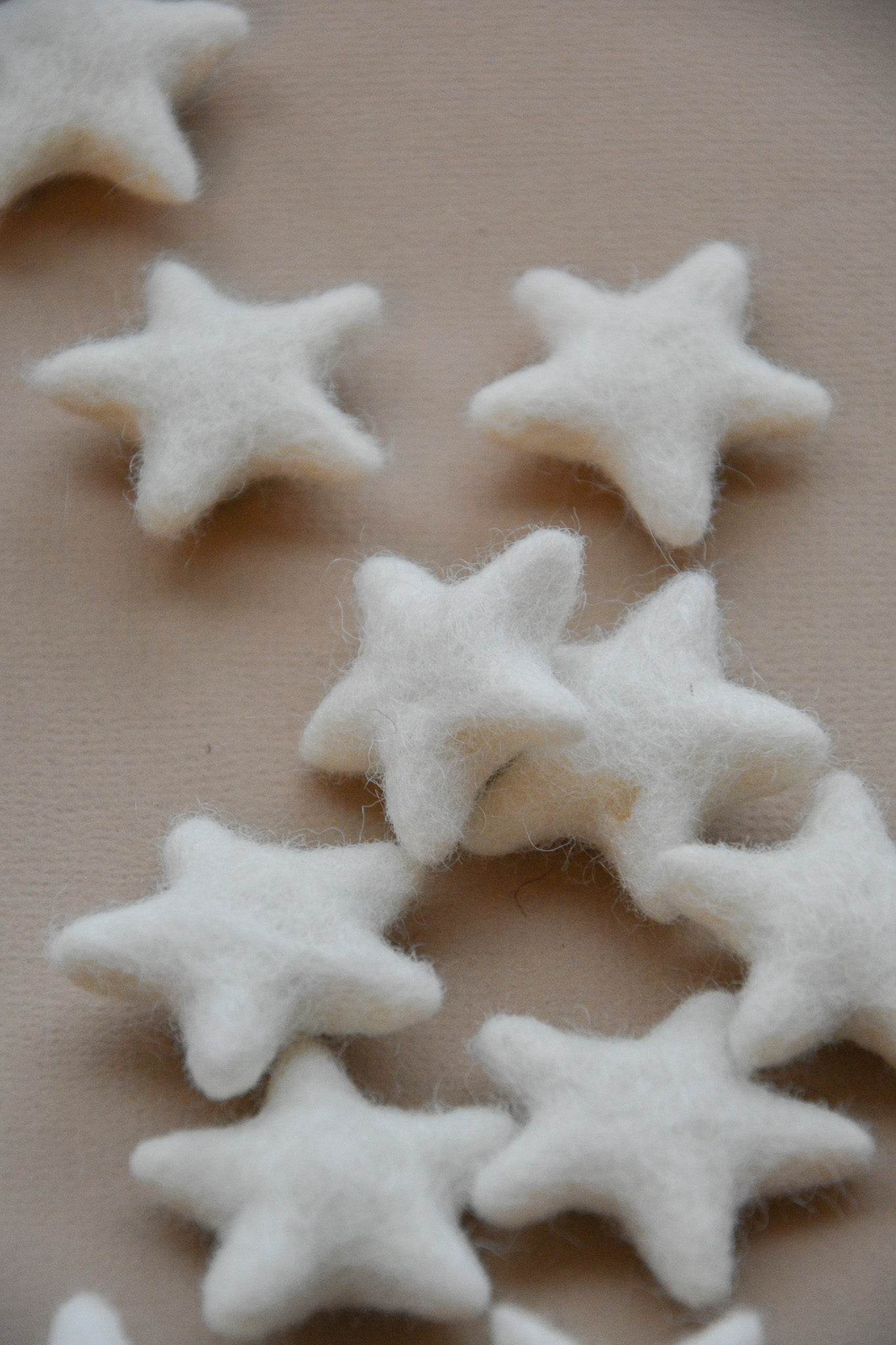 35mm 100% Wool Felt Stars - Set of 10 pcs - 93 different colors - Minidreams Decor