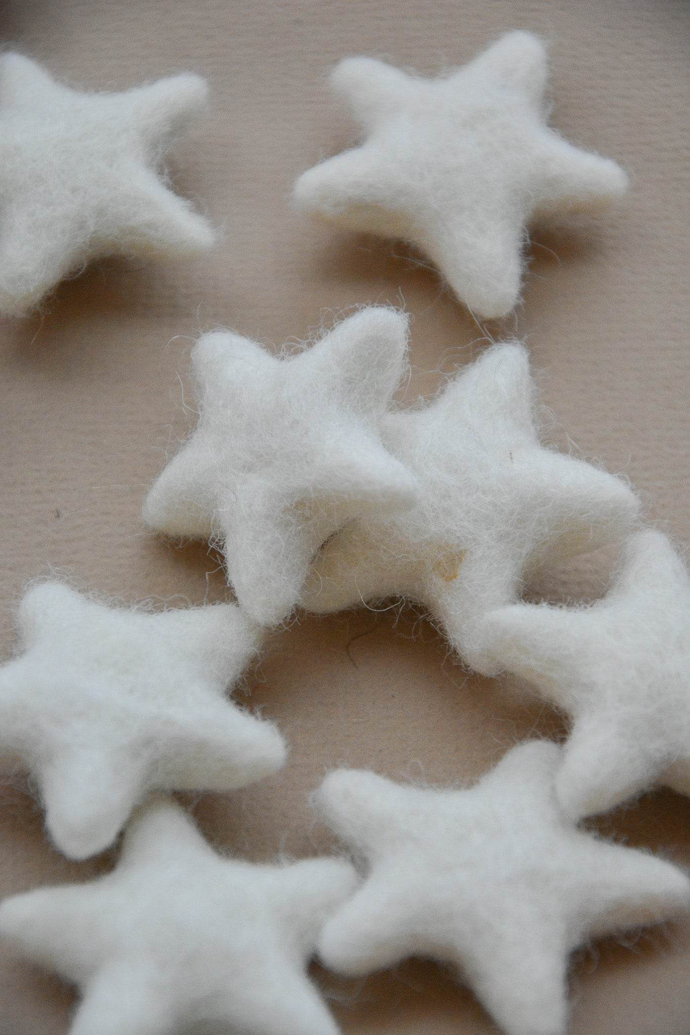 35mm 100% Wool Felt Stars - Set of 10 pcs - 93 different colors - Minidreams Decor