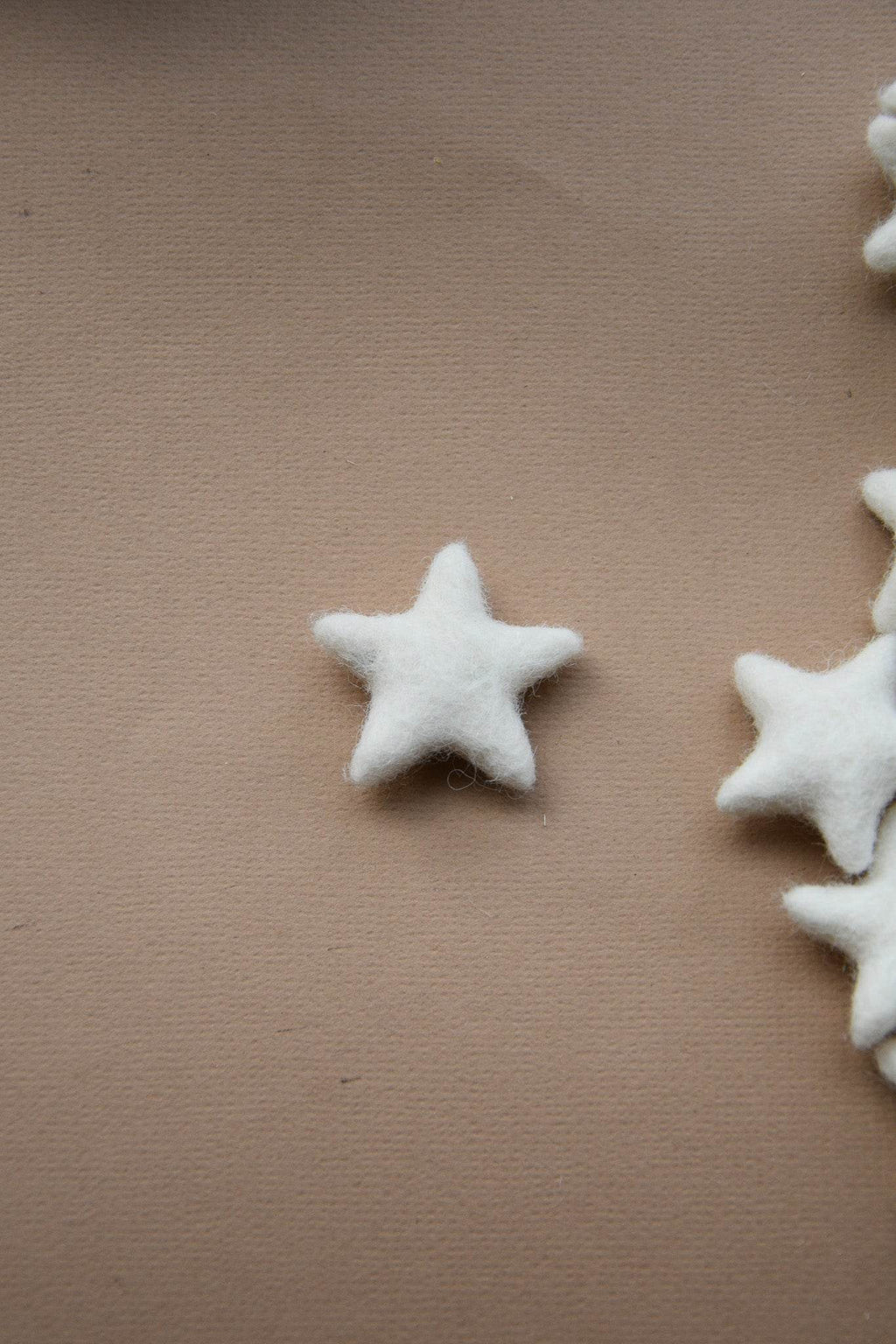 35mm 100% Wool Felt Stars - Set of 10 pcs - 93 different colors - Minidreams Decor