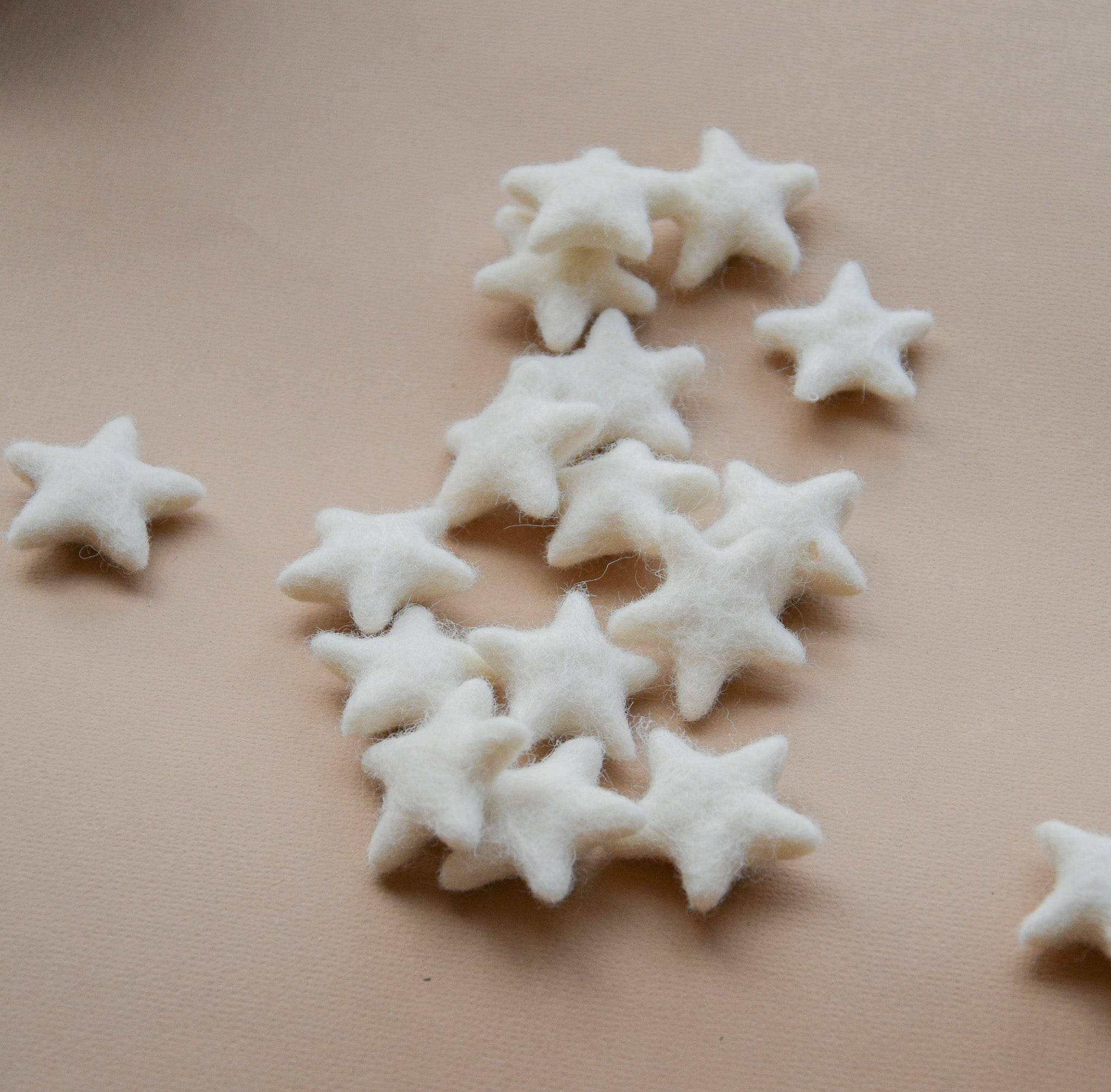 35mm 100% Wool Felt Stars - Set of 10 pcs - 93 different colors - Minidreams Decor