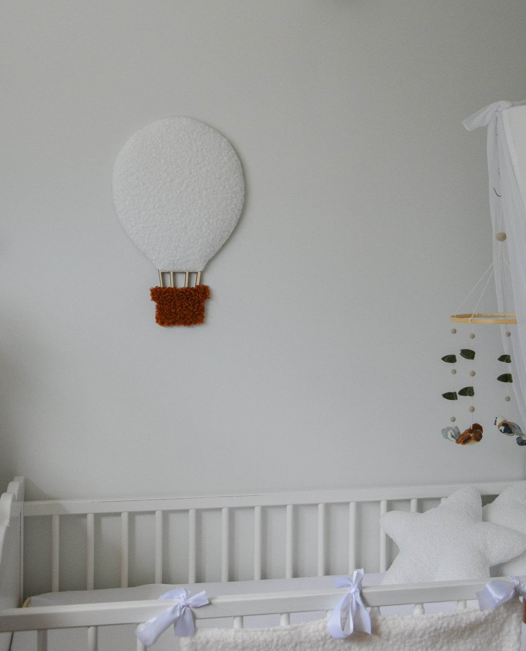 Boucle hot air balloon wall decor - Minidreams Decor