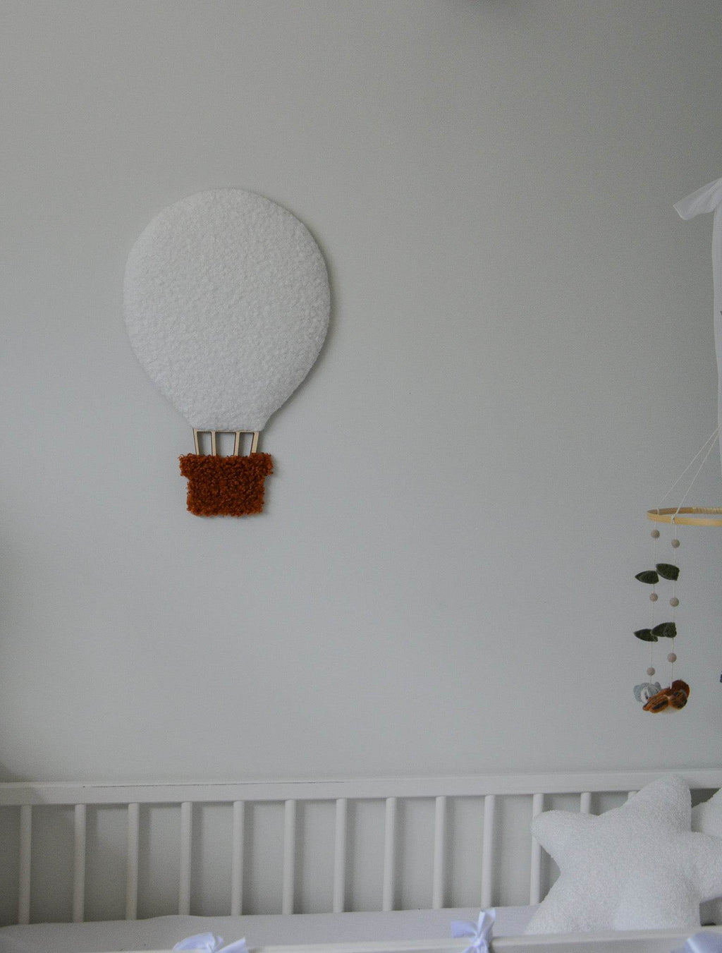 Boucle hot air balloon wall decor - Minidreams Decor