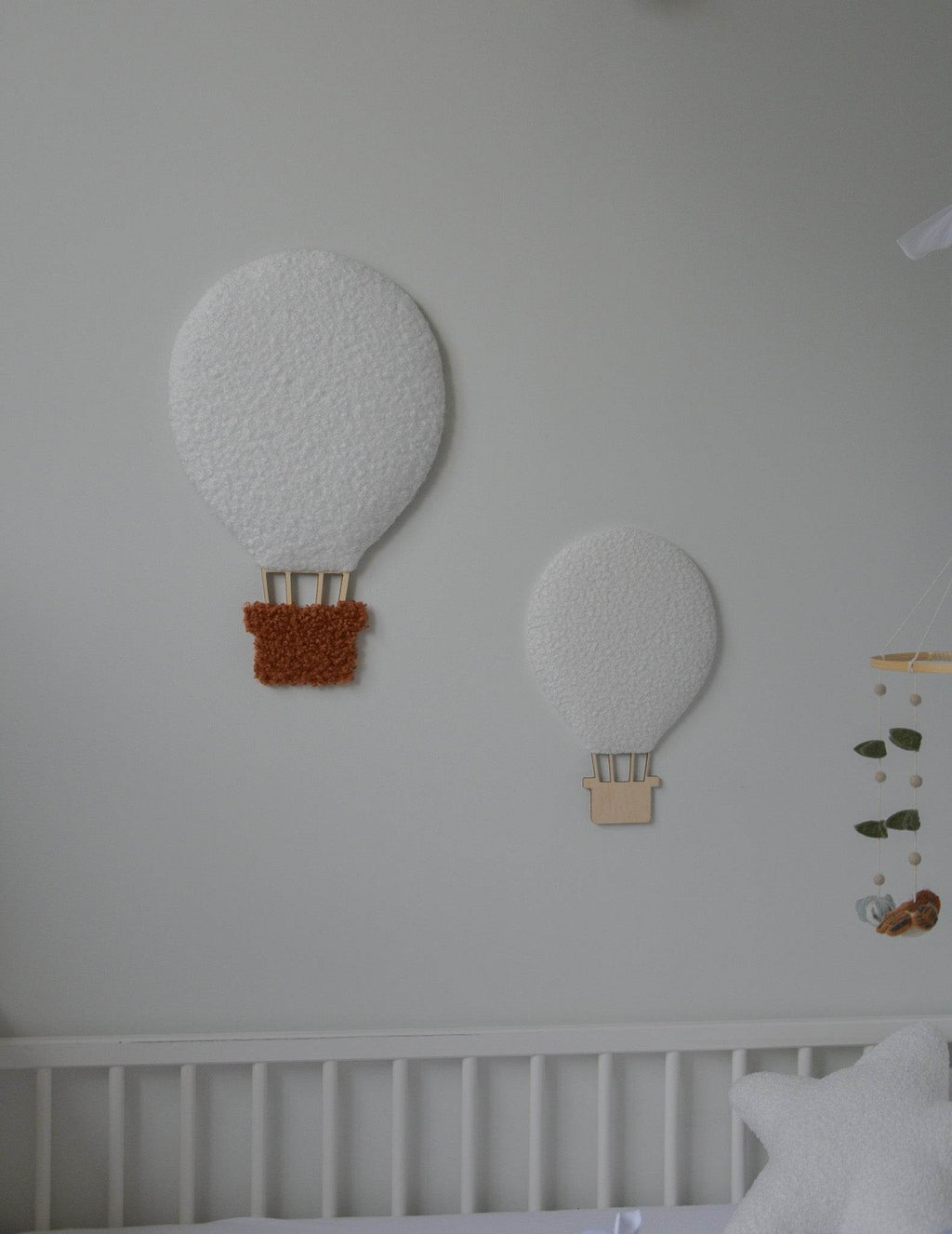 Boucle hot air balloon wall decor - Minidreams Decor