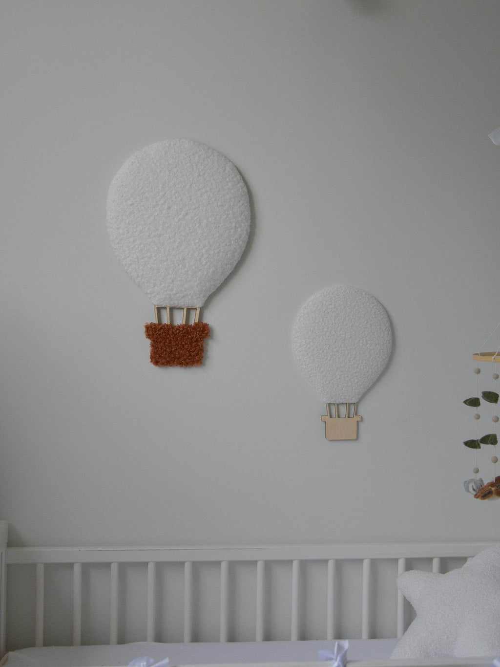 Boucle hot air balloon wall decor - Minidreams Decor