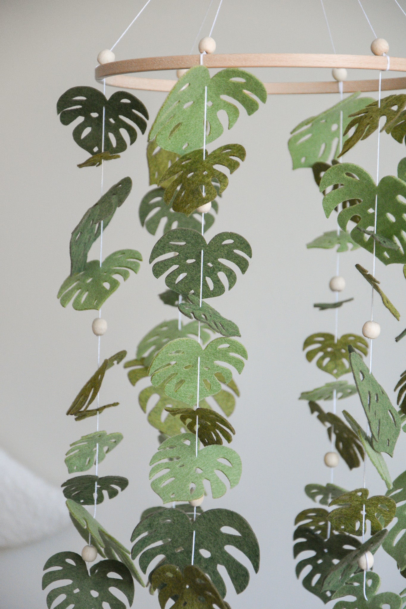 Monstera leaves baby mobile