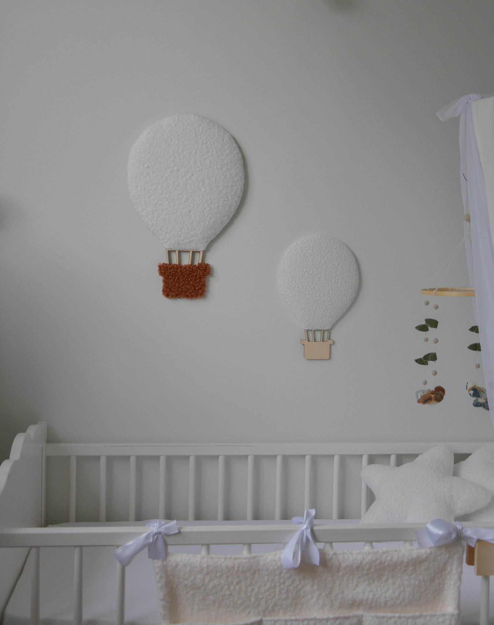 Boucle hot air balloon wall decor - Minidreams Decor