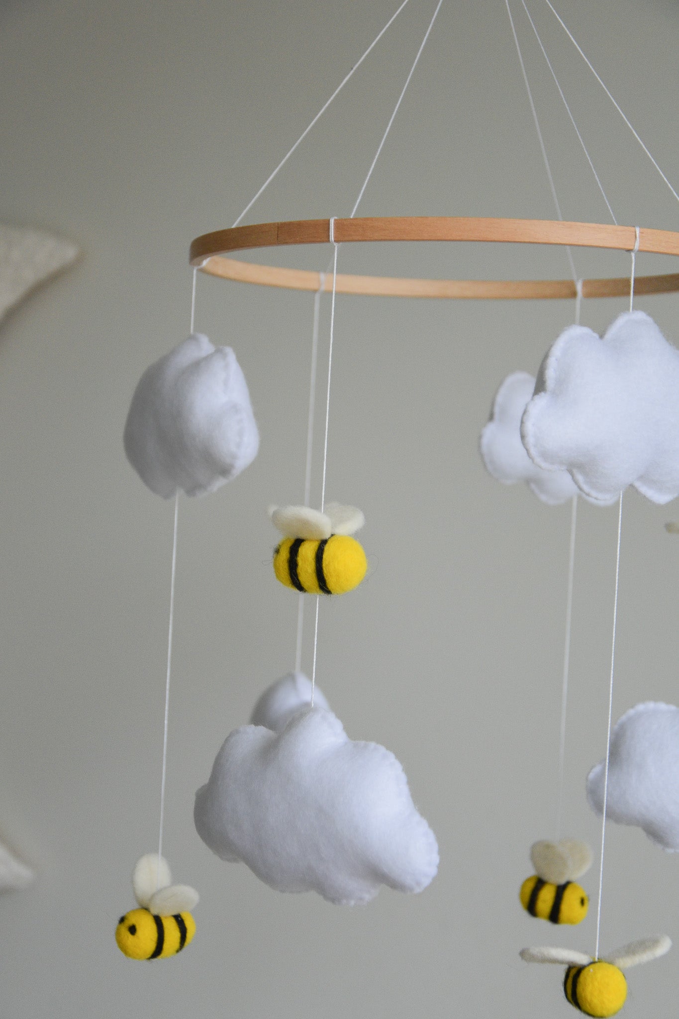 Bee-Themed Clouds Baby crib Mobile