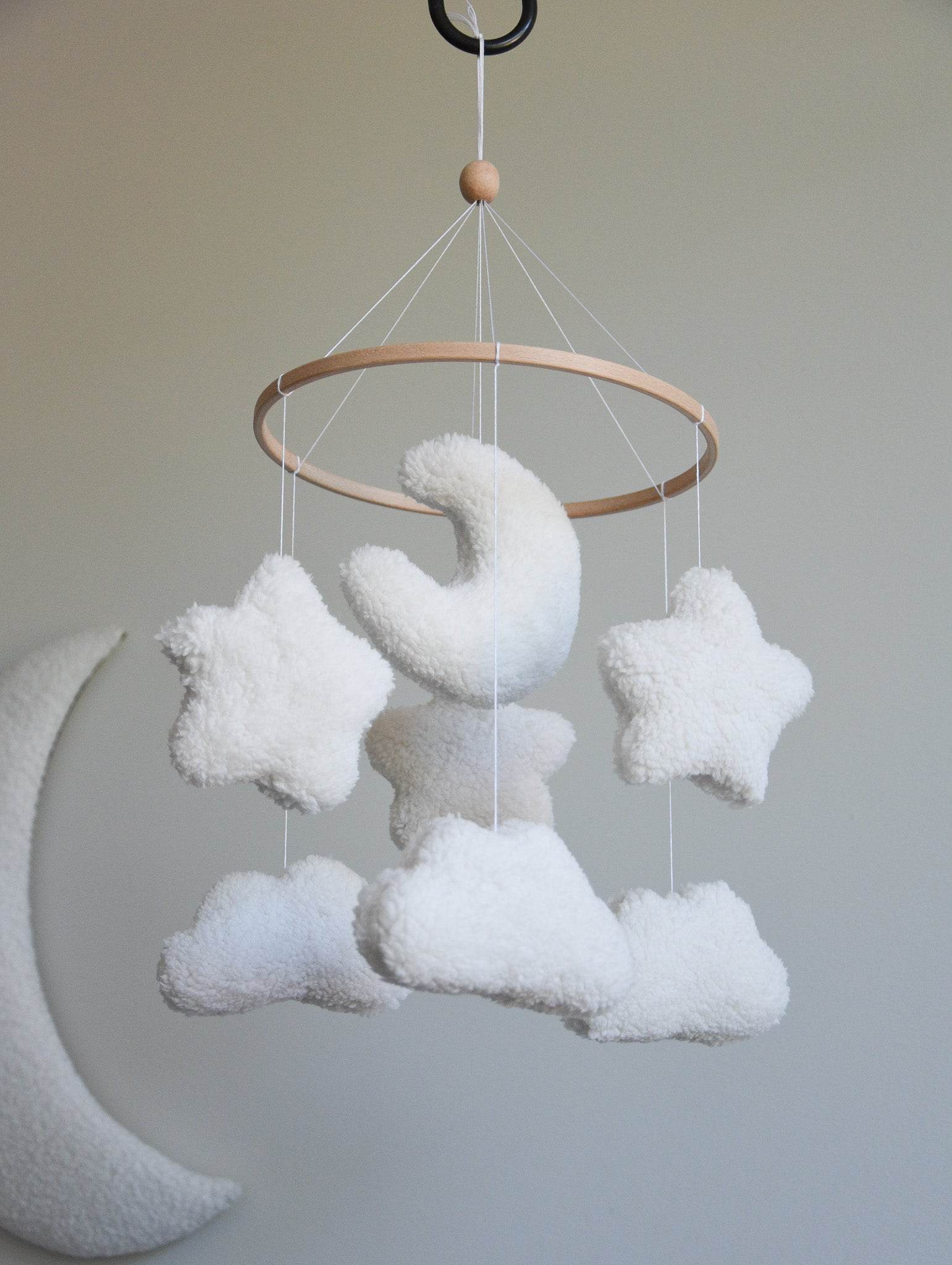 Teddy handmade cloudsand stars baby mobile - Minidreams Decor