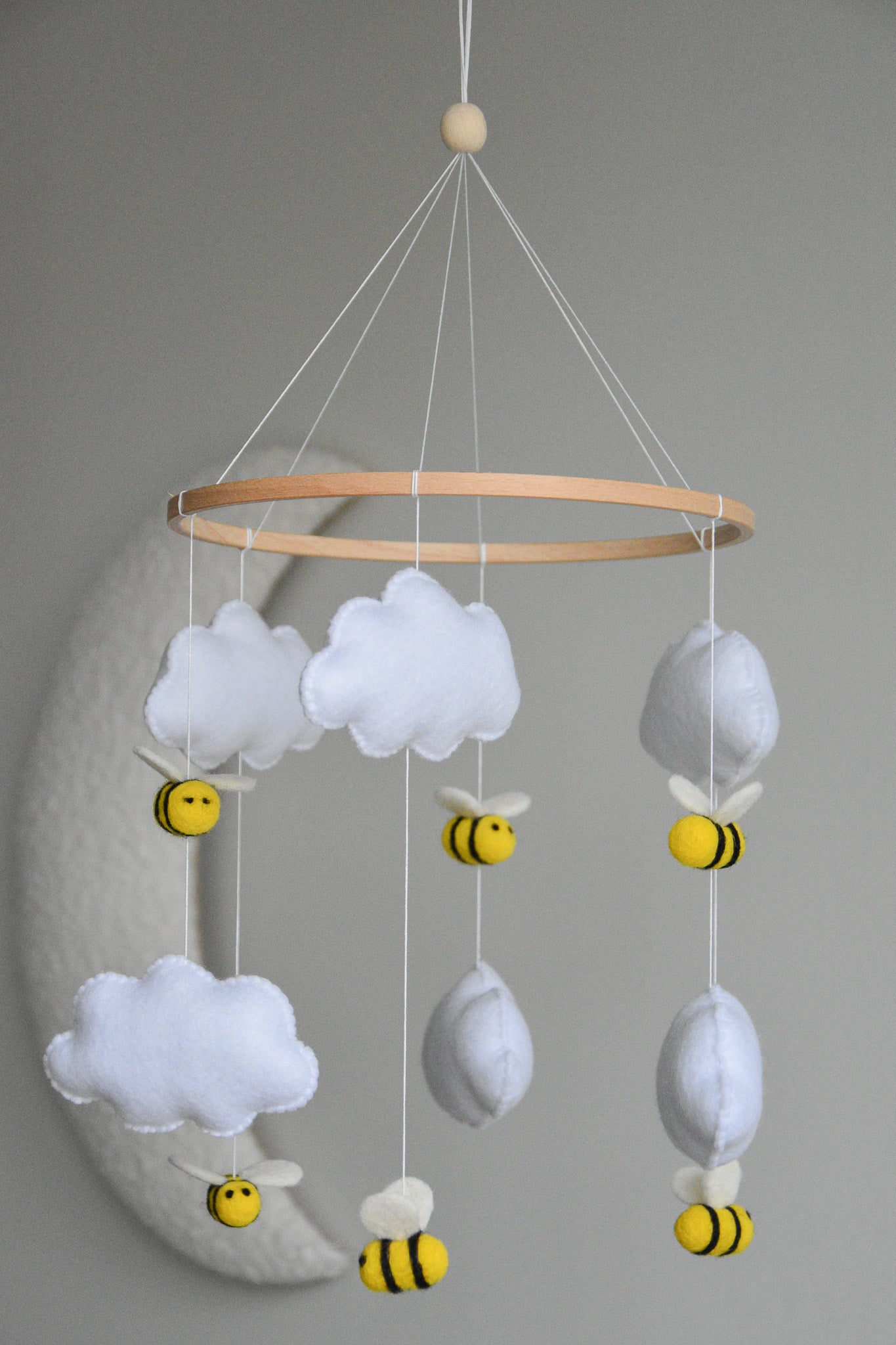 Bee-Themed Clouds Baby crib Mobile