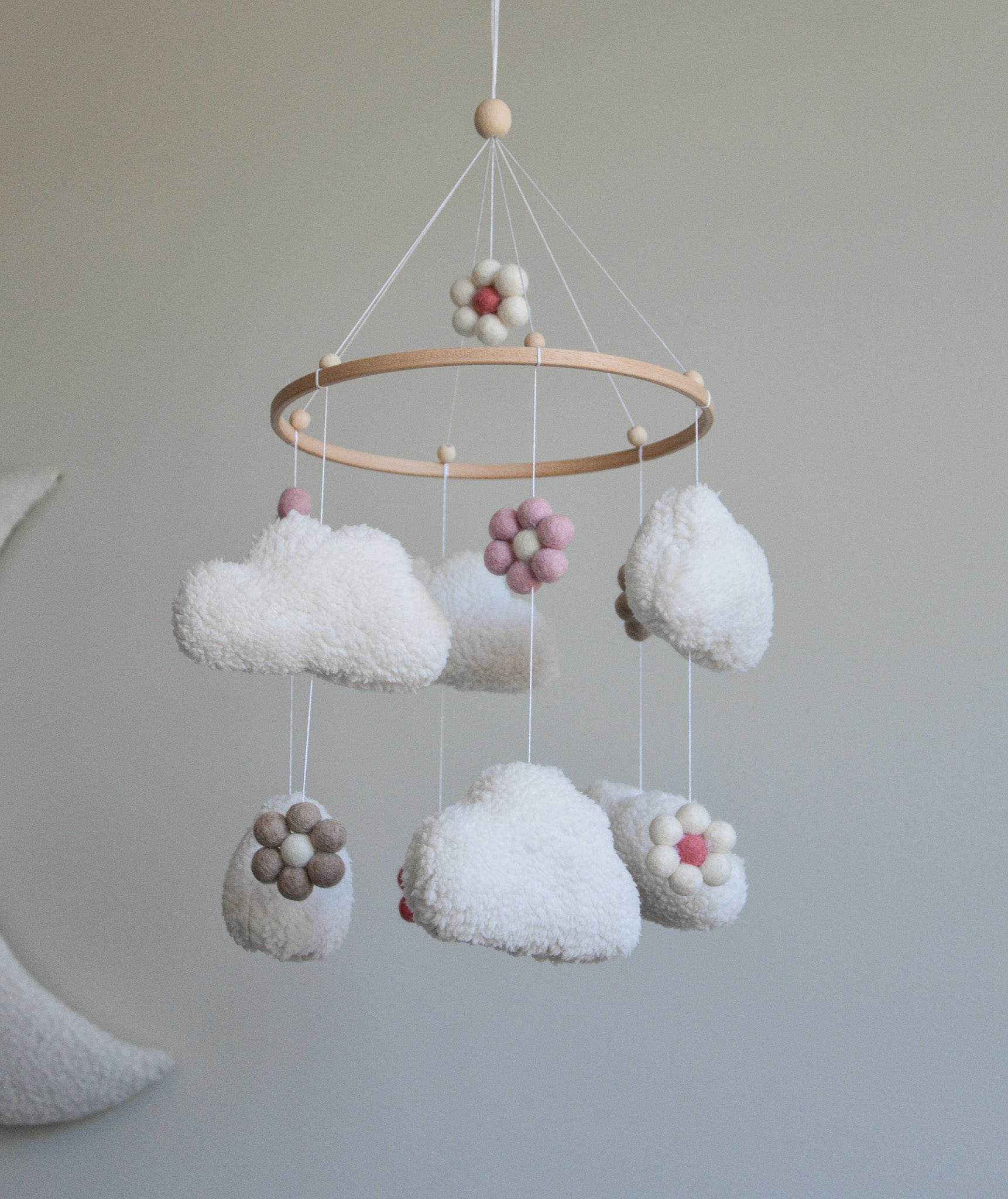 Teddy handmade clouds and daisy baby mobile - Minidreams Decor