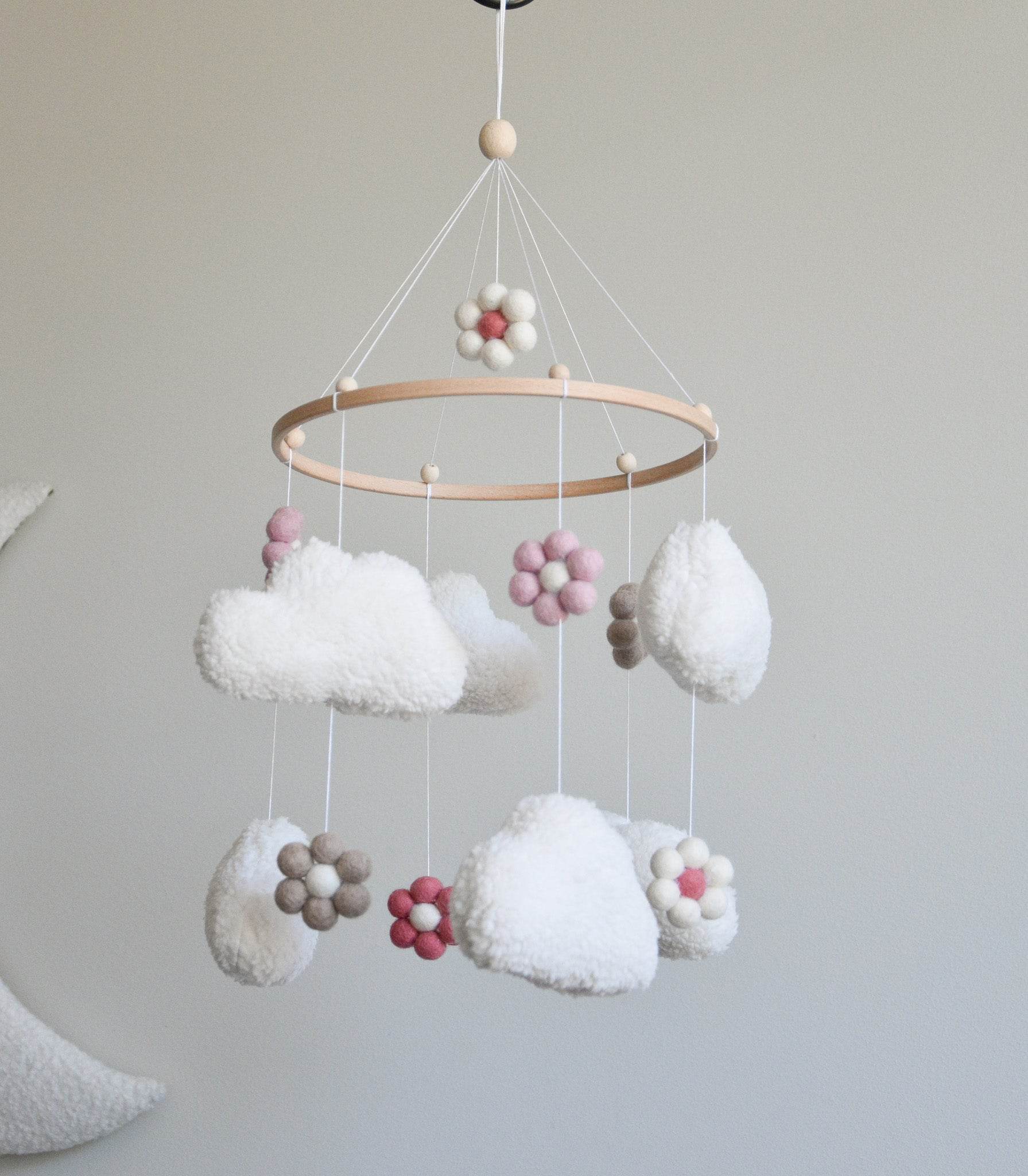 Teddy handmade clouds and daisy baby mobile - Minidreams Decor