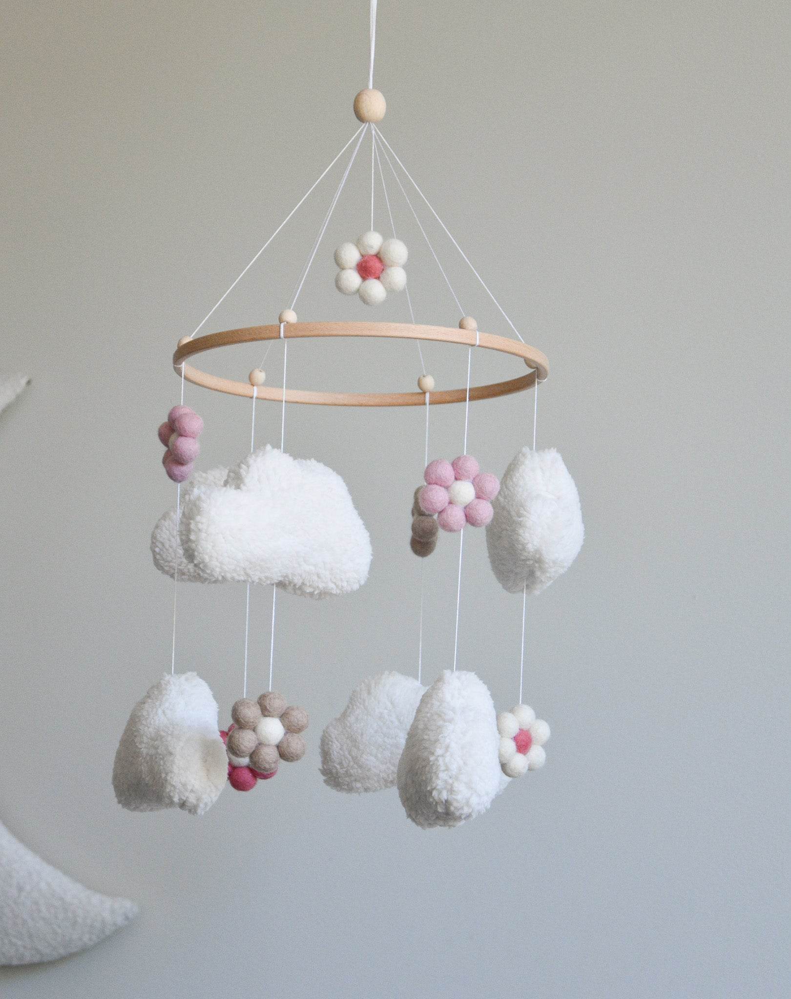 Teddy handmade clouds and daisy baby mobile - Minidreams Decor