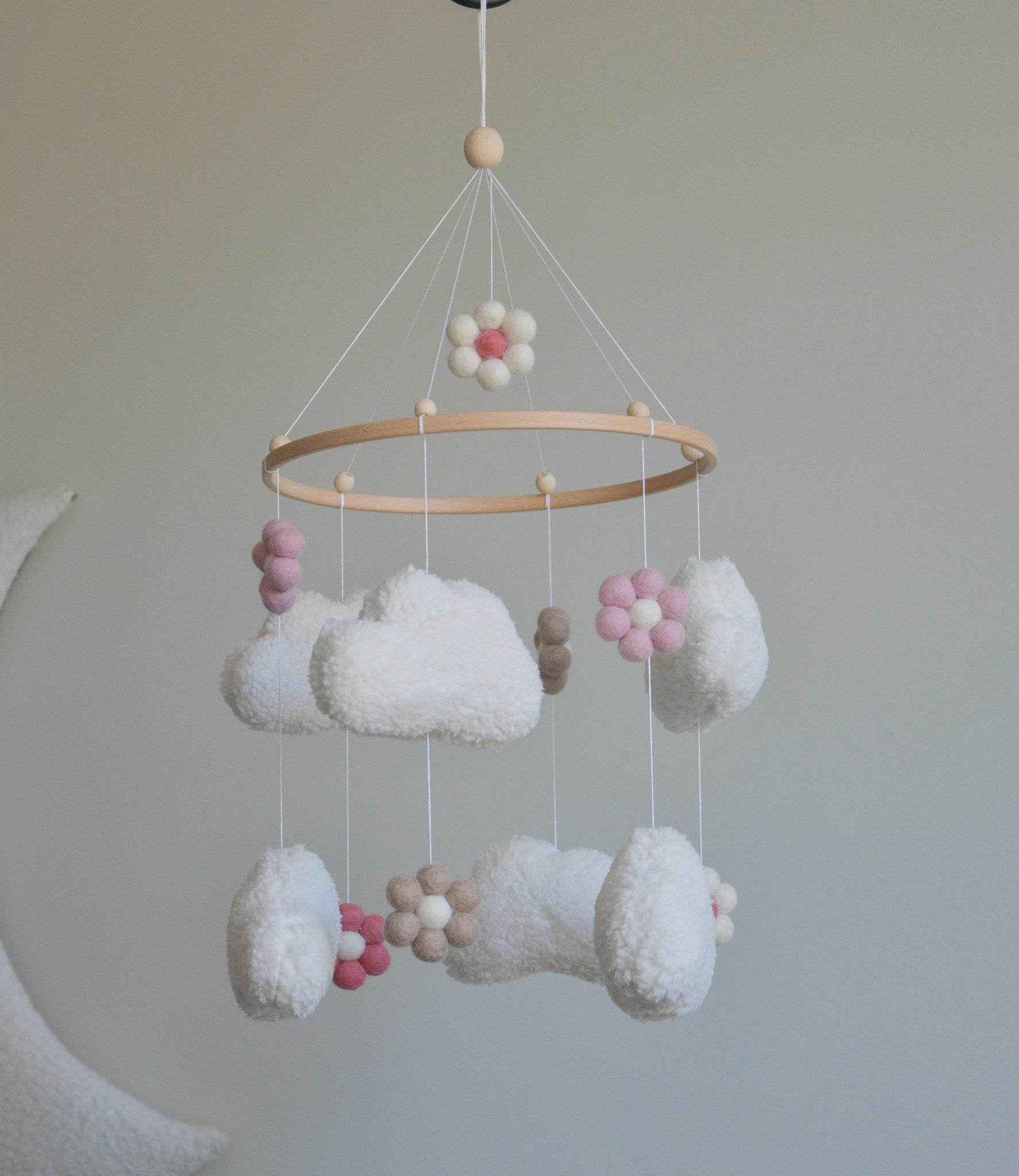 Teddy handmade clouds and daisy baby mobile - Minidreams Decor