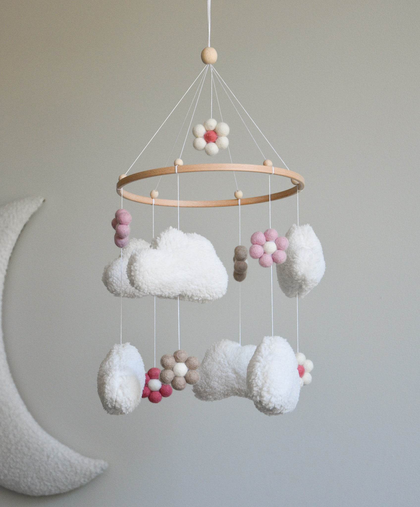 Teddy handmade clouds and daisy baby mobile - Minidreams Decor