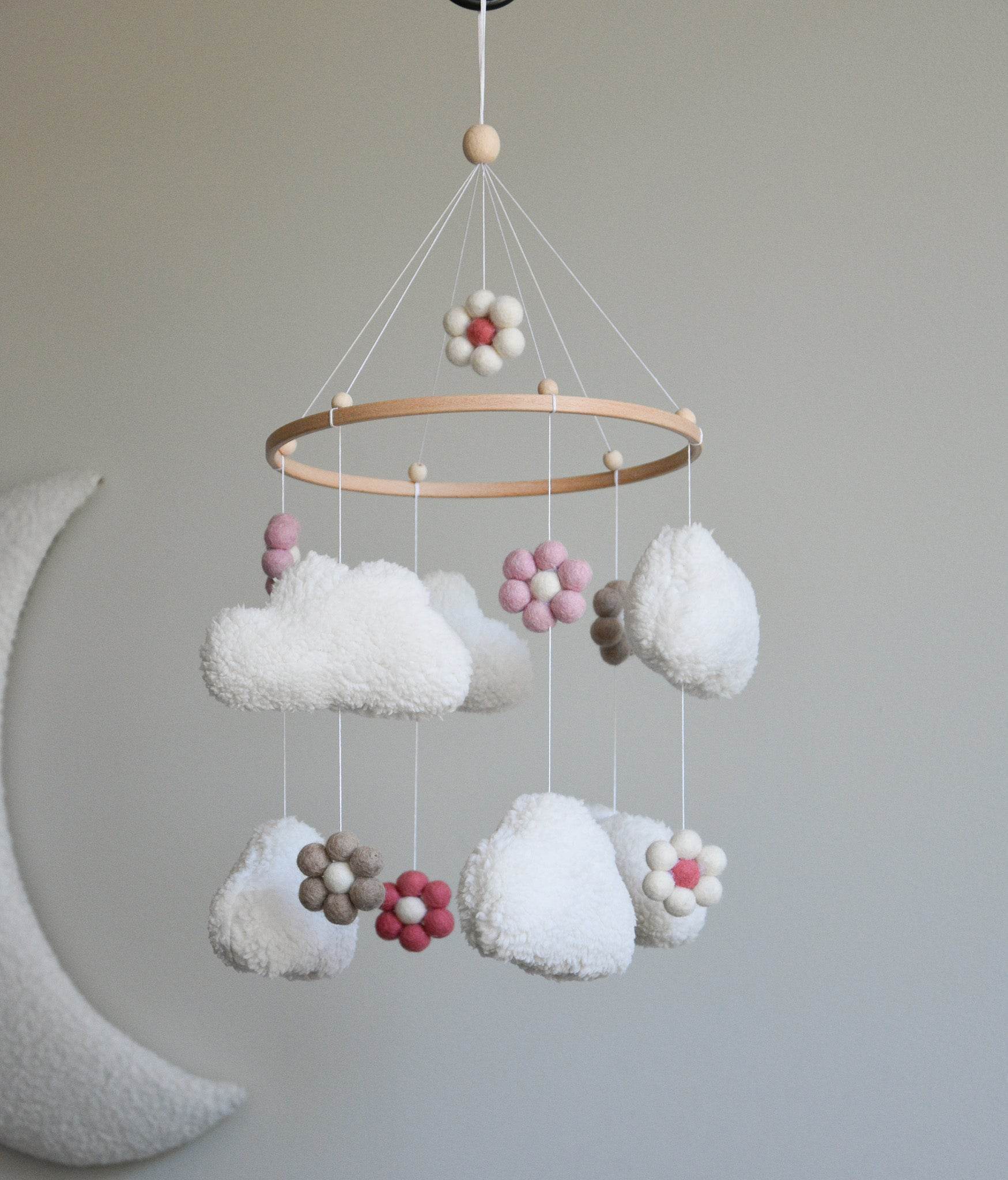 Teddy handmade clouds and daisy baby mobile - Minidreams Decor