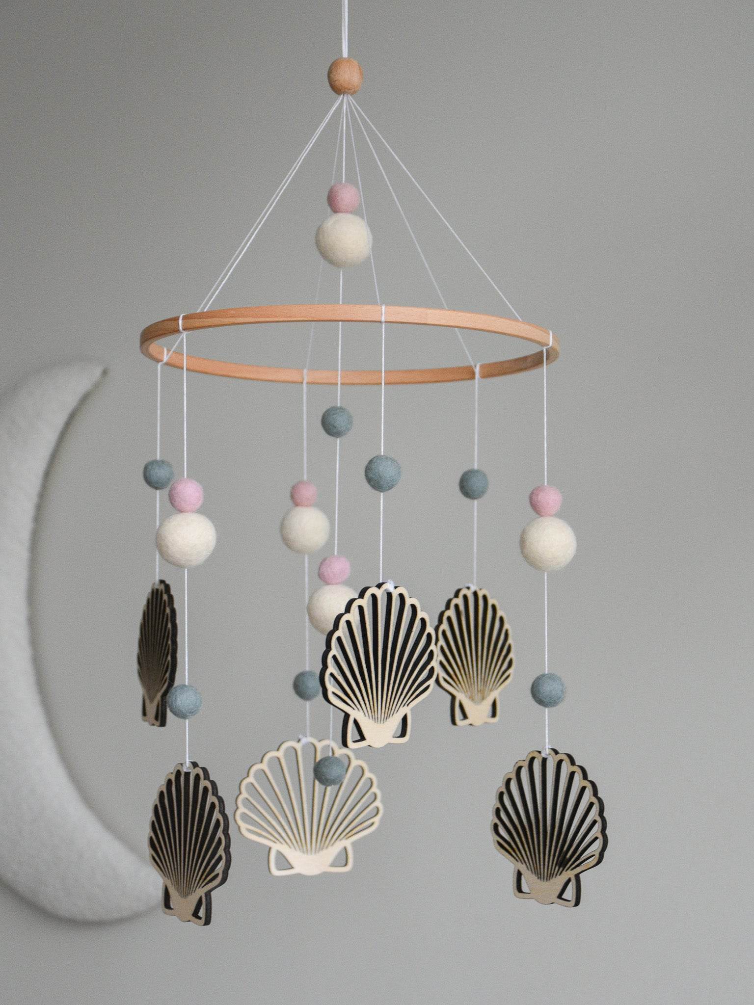 Seashell baby nursery mobile - Minidreams Decor