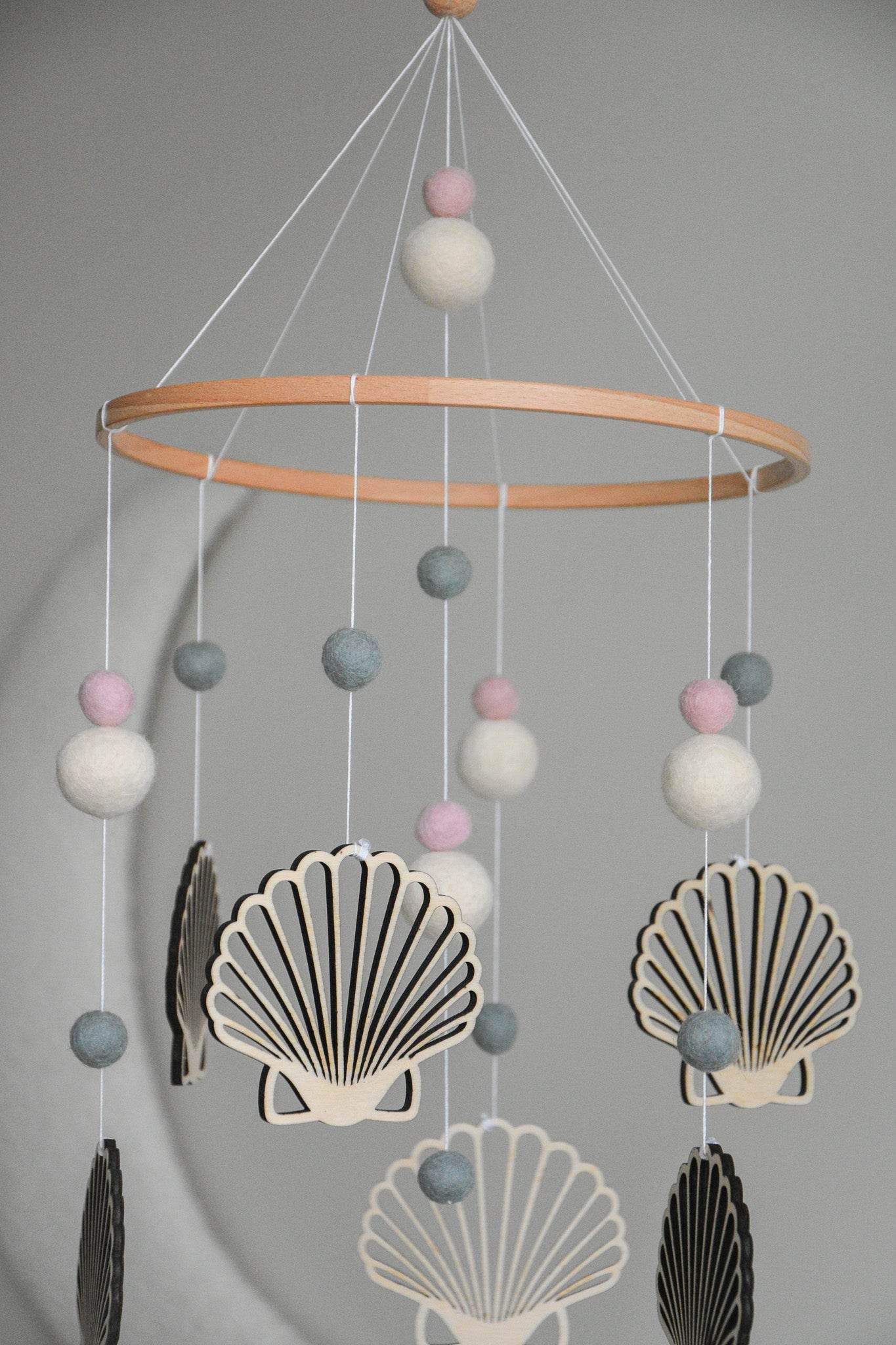 Seashell baby nursery mobile - Minidreams Decor