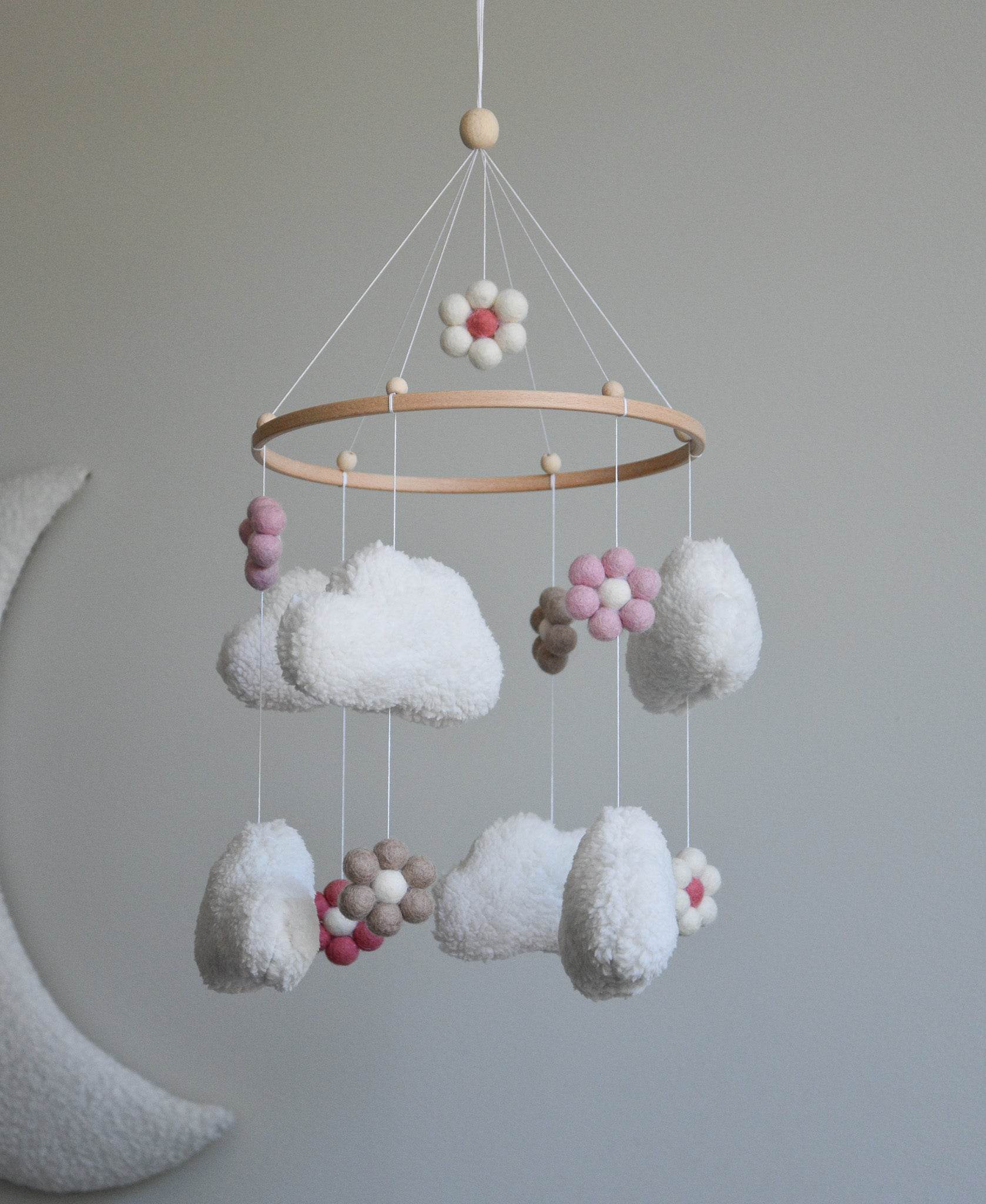 Teddy handmade clouds and daisy baby mobile - Minidreams Decor
