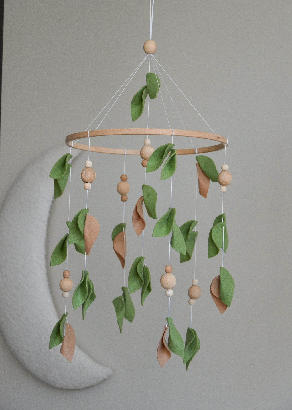 Forest style floral mobile with leaves and wooden pearls - Minidreams Decor