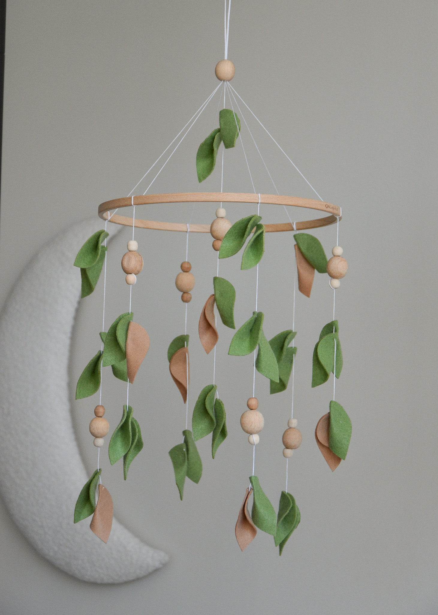 Forest style floral mobile with leaves and wooden pearls - Minidreams Decor
