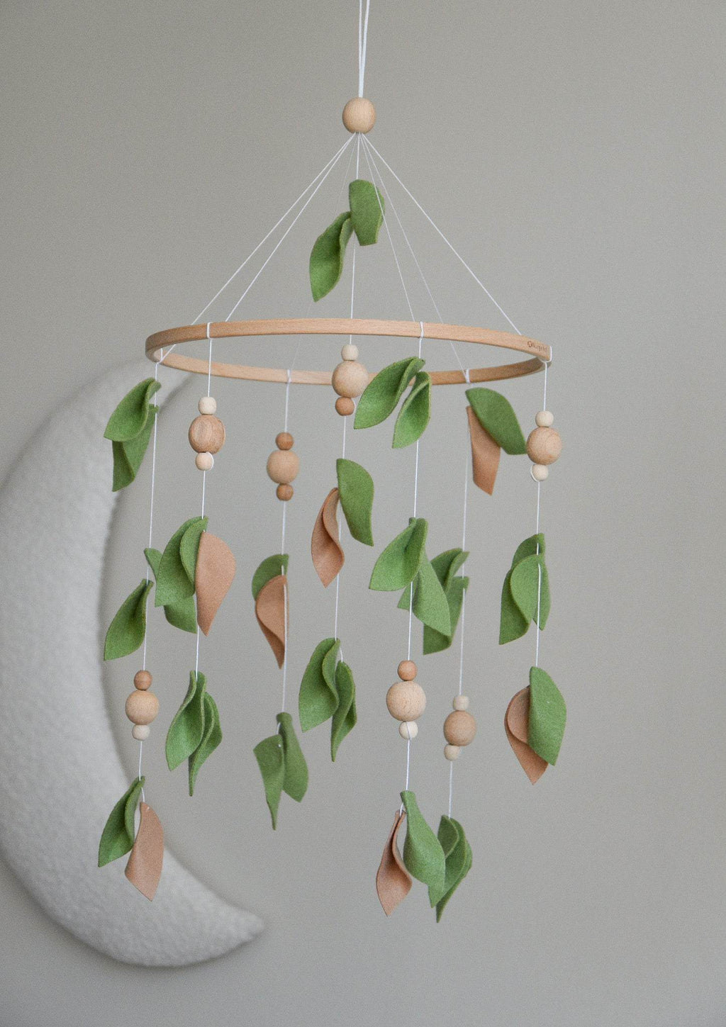 Forest style floral mobile with leaves and wooden pearls - Minidreams Decor