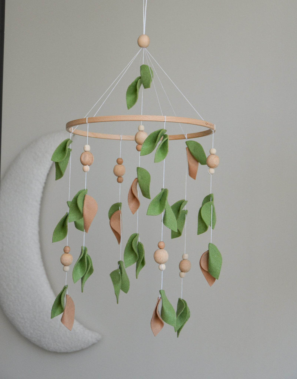 Forest style floral mobile with leaves and wooden pearls - Minidreams Decor