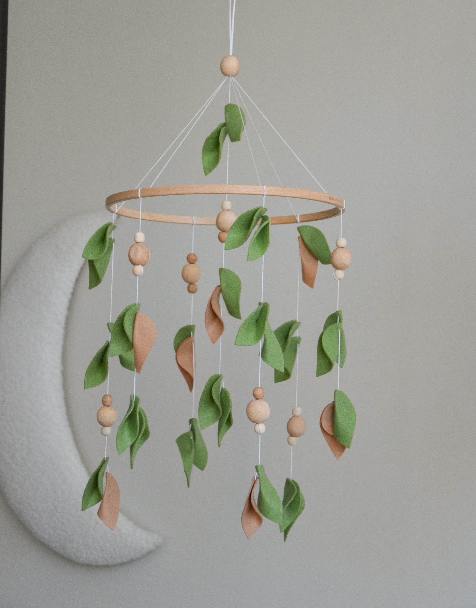 Forest style floral mobile with leaves and wooden pearls - Minidreams Decor