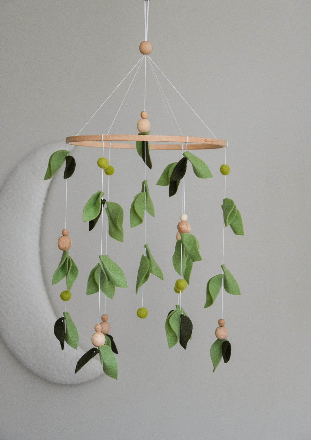 Forest style floral mobile with leaves and wooden pearls - Minidreams Decor