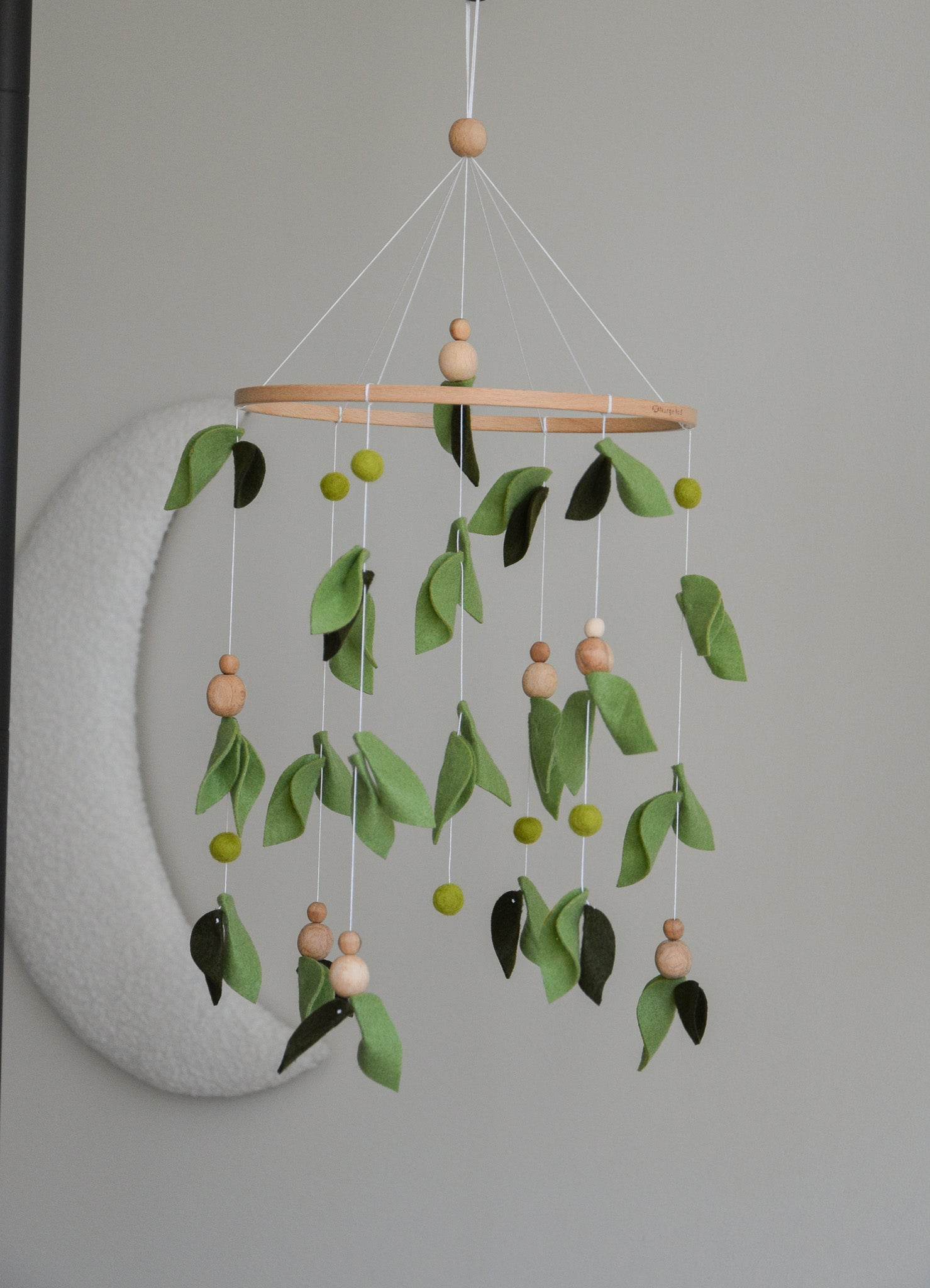 Forest style floral mobile with leaves and wooden pearls - Minidreams Decor