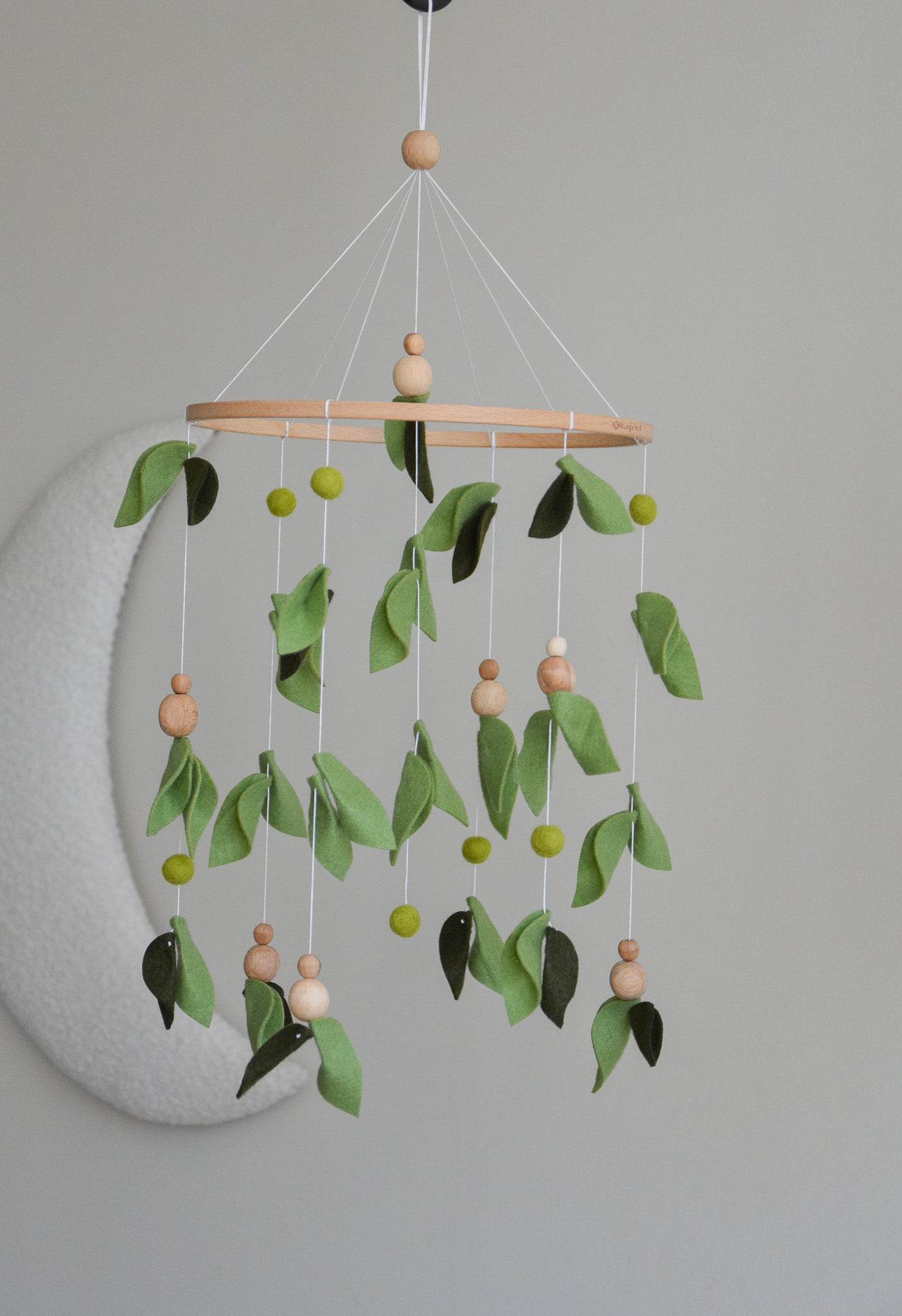 Forest style floral mobile with leaves and wooden pearls - Minidreams Decor