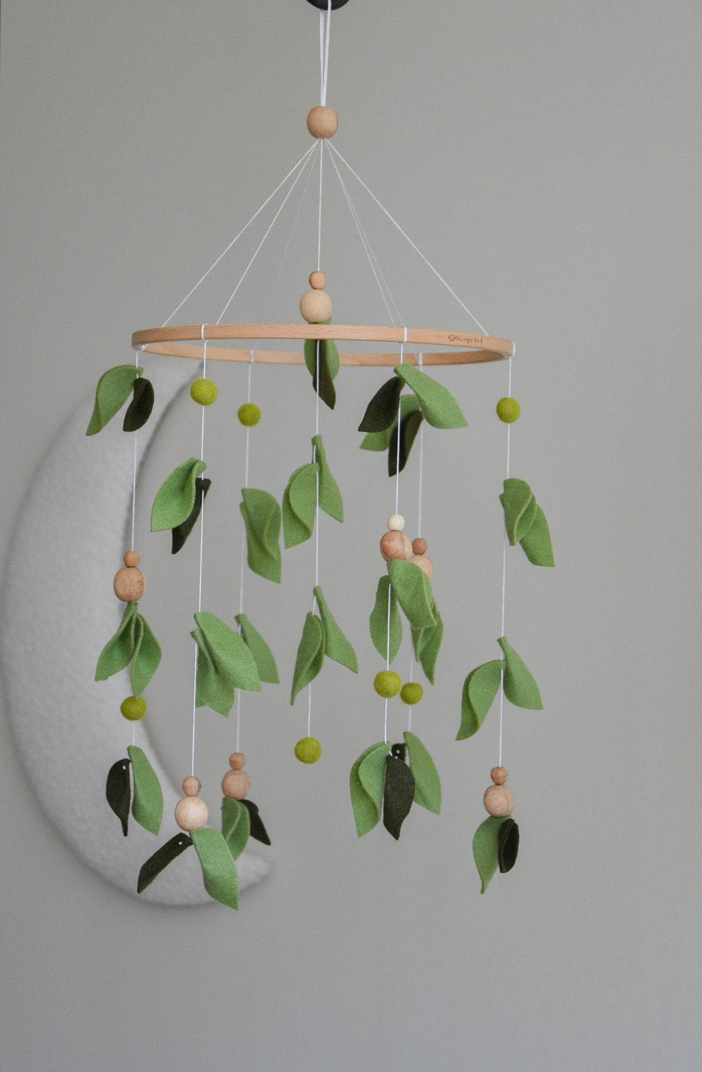 Forest style floral mobile with leaves and wooden pearls - Minidreams Decor