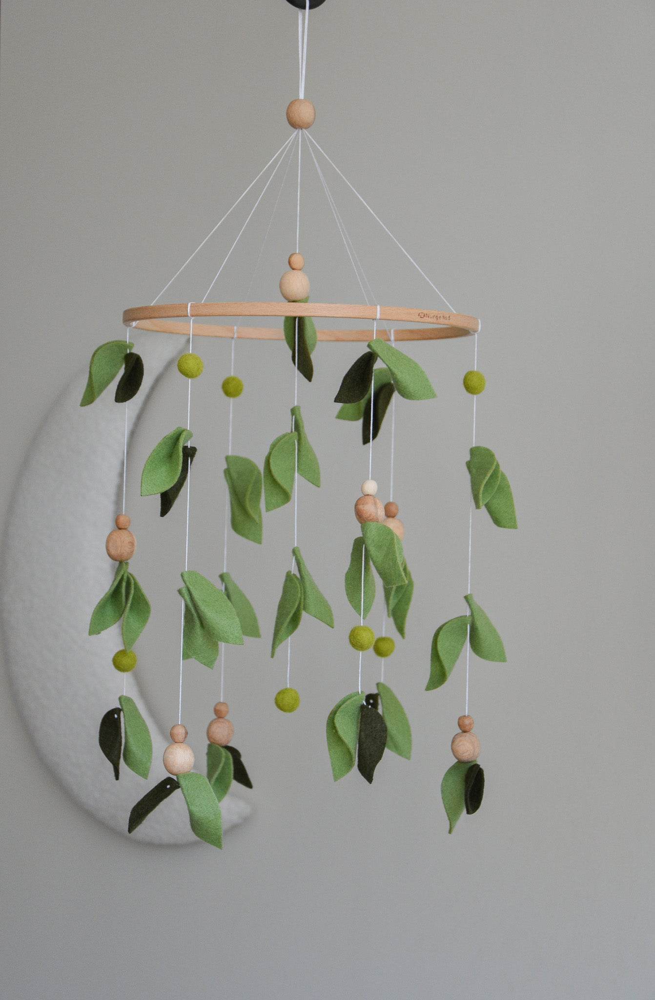 Forest style floral mobile with leaves and wooden pearls - Minidreams Decor