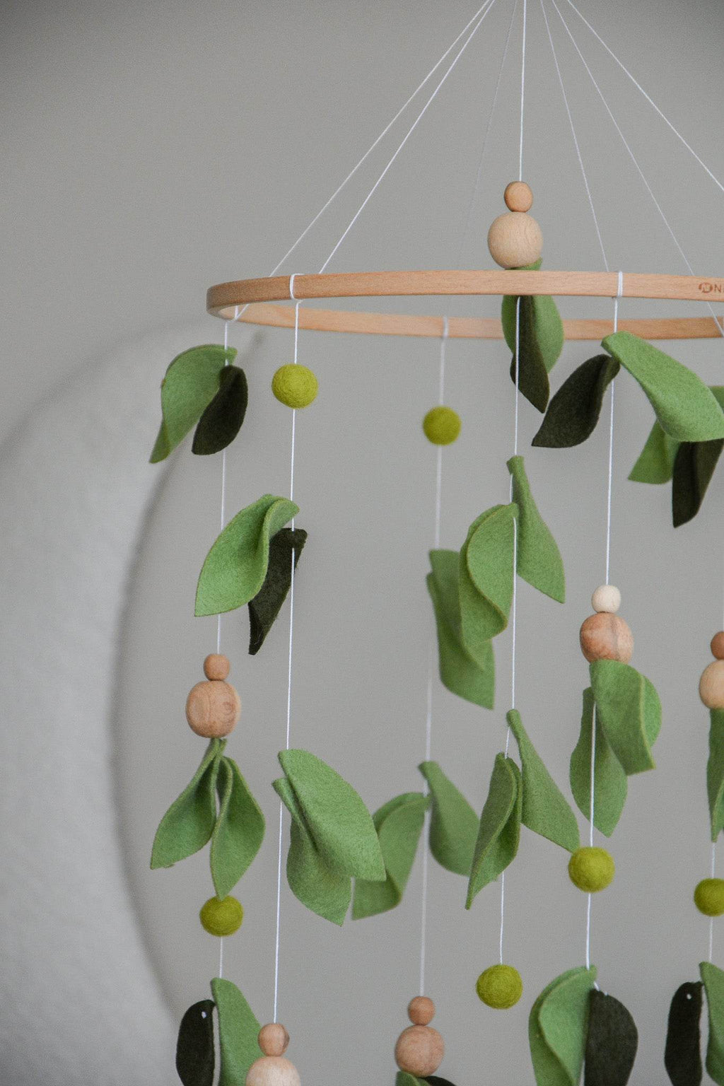 Forest style floral mobile with leaves and wooden pearls - Minidreams Decor